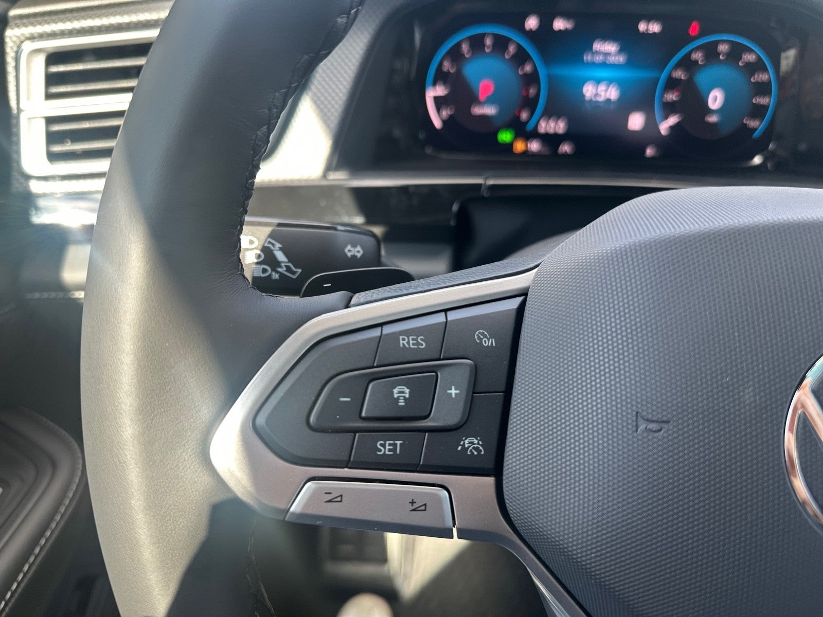 2026 Volkswagen Atlas Cross Sport 2.0T SEL Premium R-Line 4MOTION