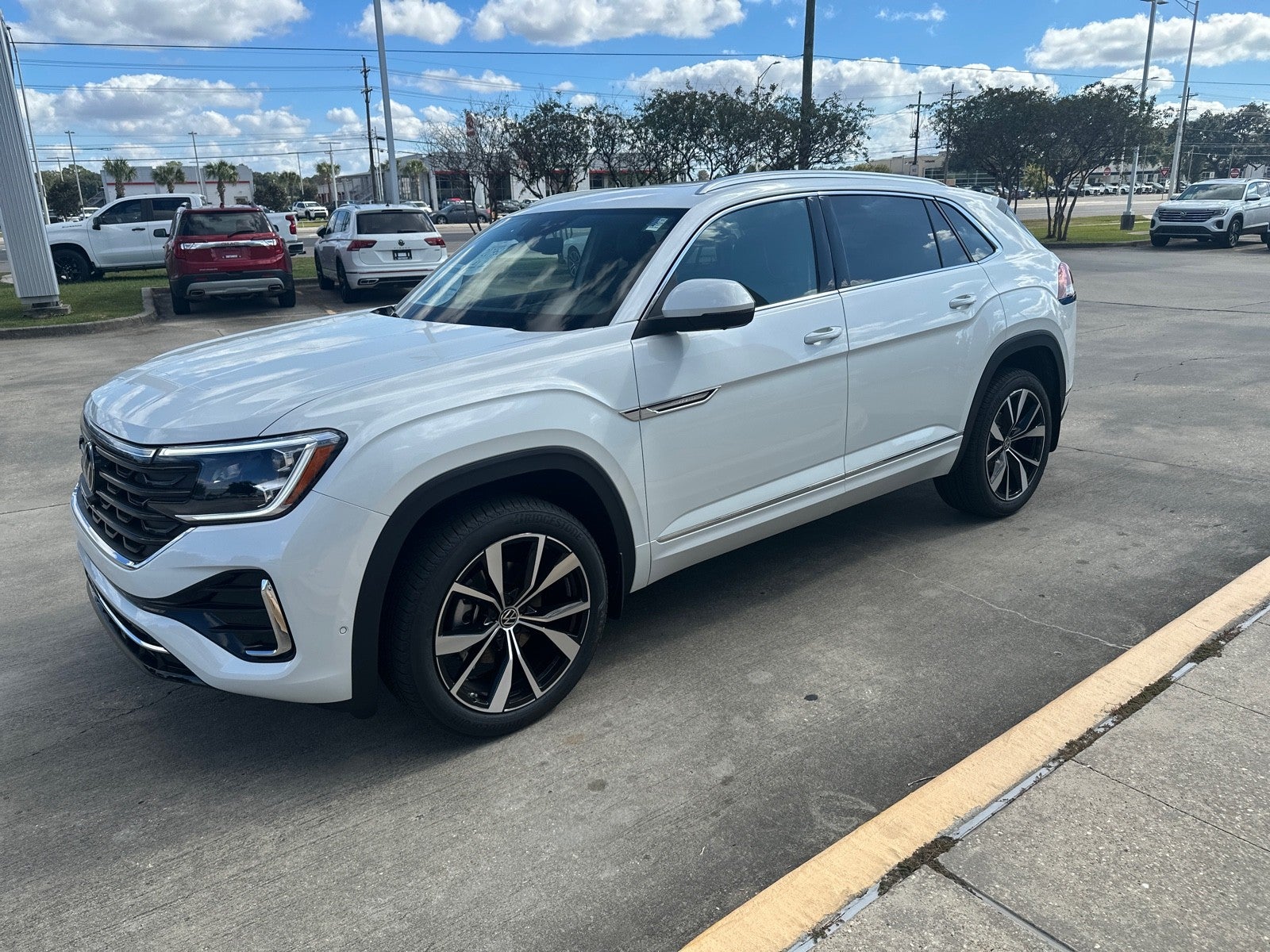 2026 Volkswagen Atlas Cross Sport 2.0T SEL Premium R-Line 4MOTION