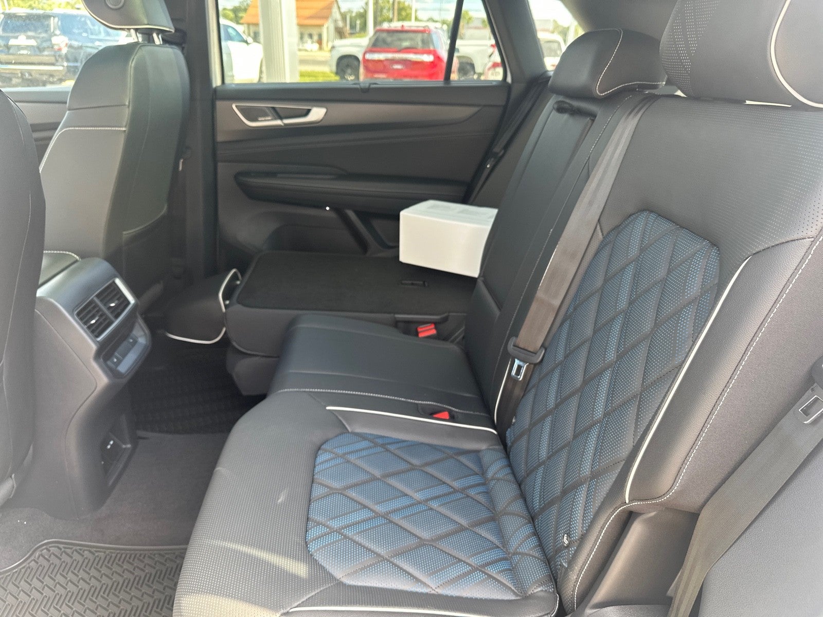 2026 Volkswagen Atlas Cross Sport 2.0T SEL Premium R-Line 4MOTION