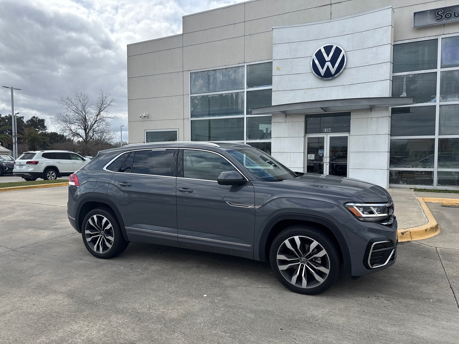 2023 Volkswagen Atlas Cross Sport 3.6L V6 SEL Premium R-Line 4MOTION