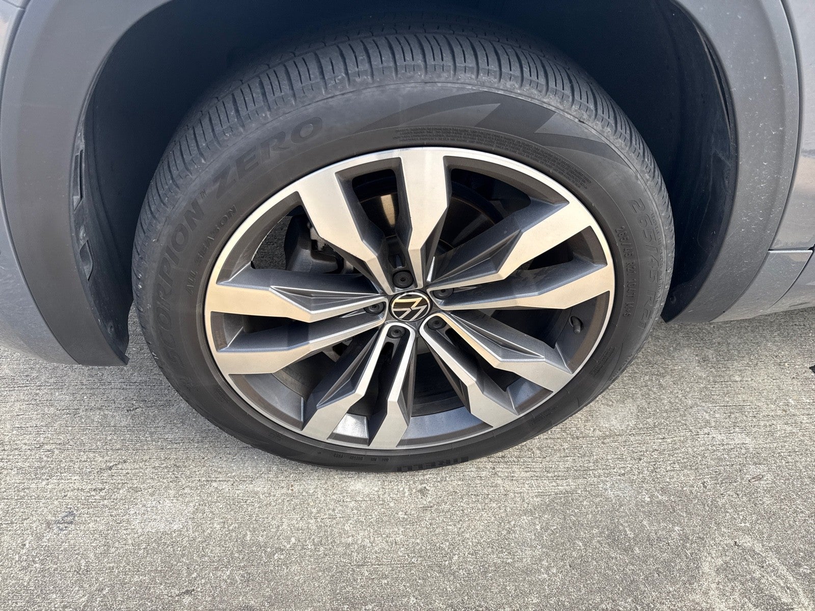 2023 Volkswagen Atlas Cross Sport 3.6L V6 SEL Premium R-Line 4MOTION