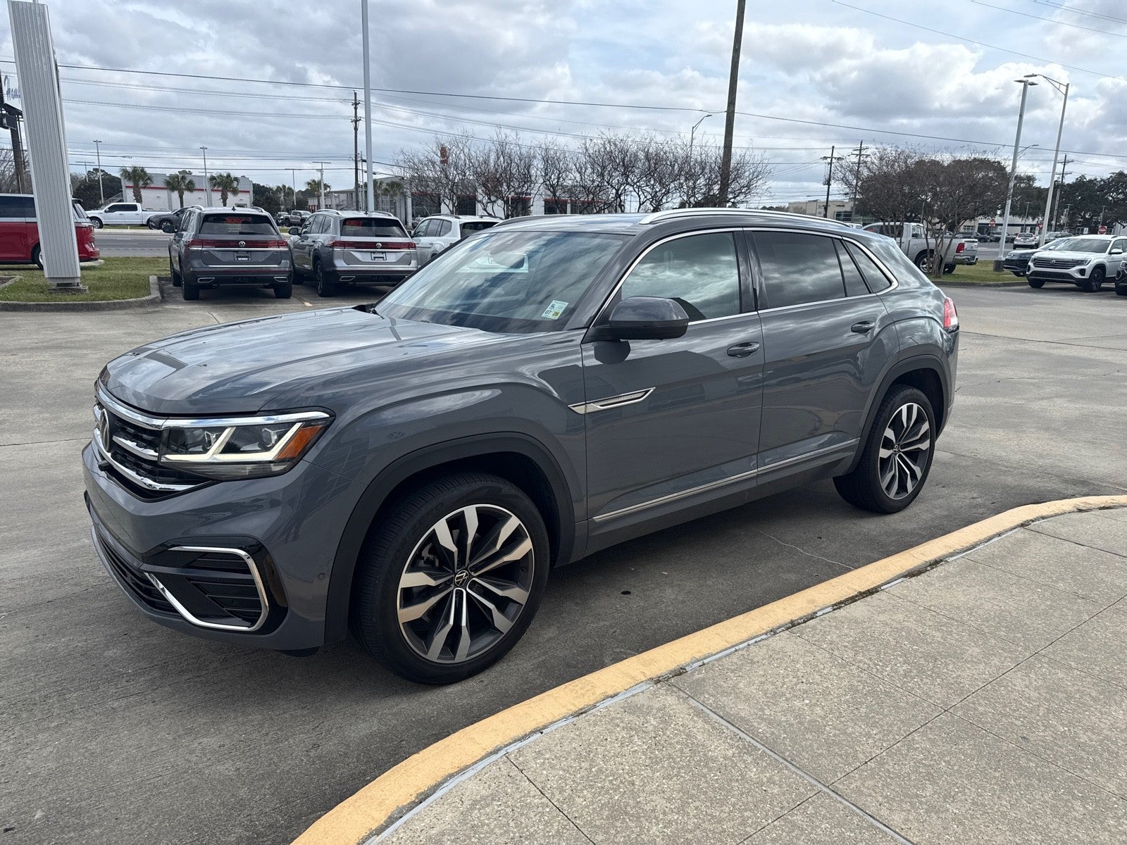2023 Volkswagen Atlas Cross Sport 3.6L V6 SEL Premium R-Line 4MOTION