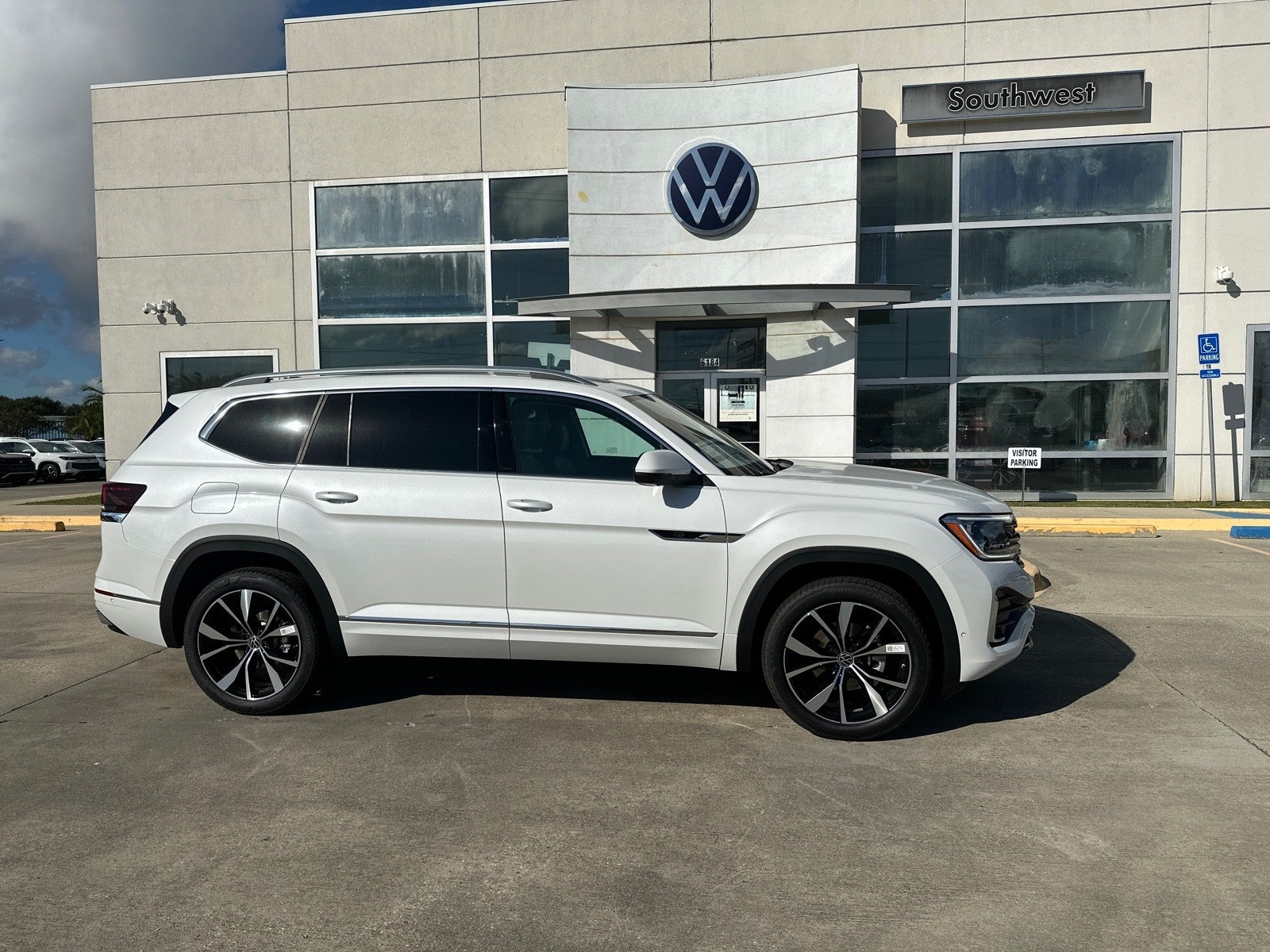 2026 Volkswagen Atlas 2.0T SEL Premium R-Line 4MOTION