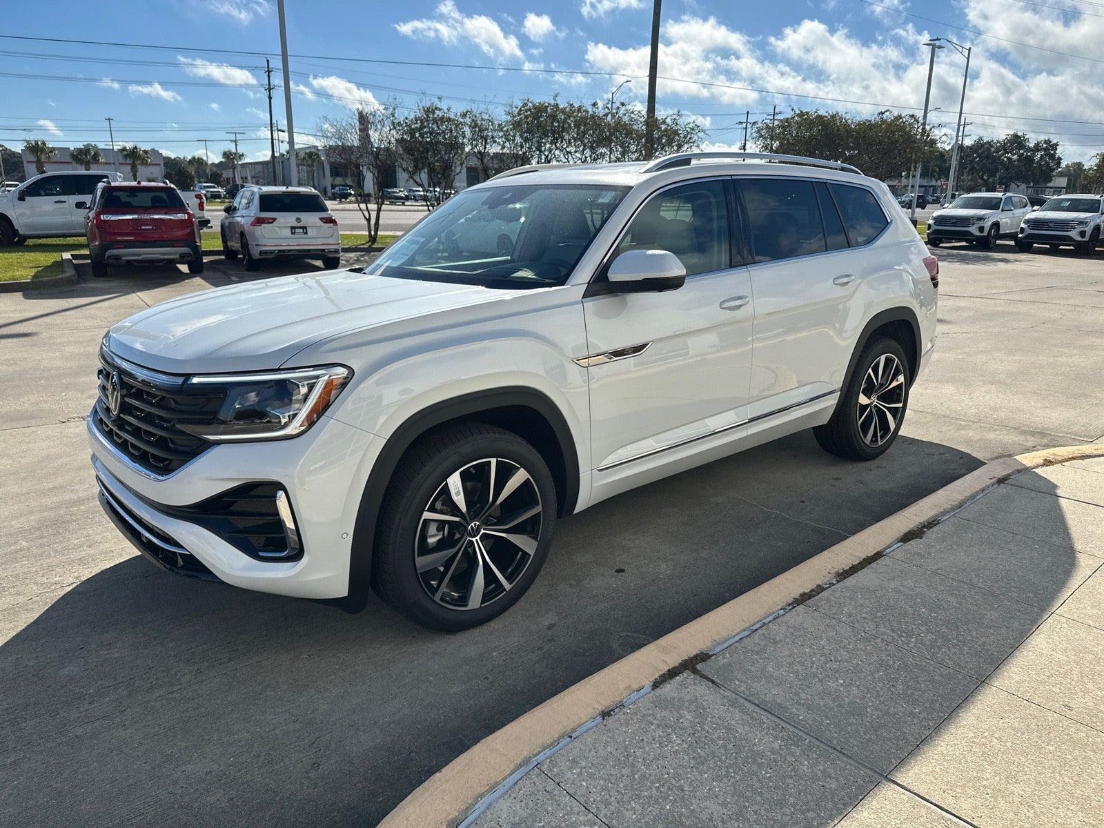 2026 Volkswagen Atlas 2.0T SEL Premium R-Line 4MOTION