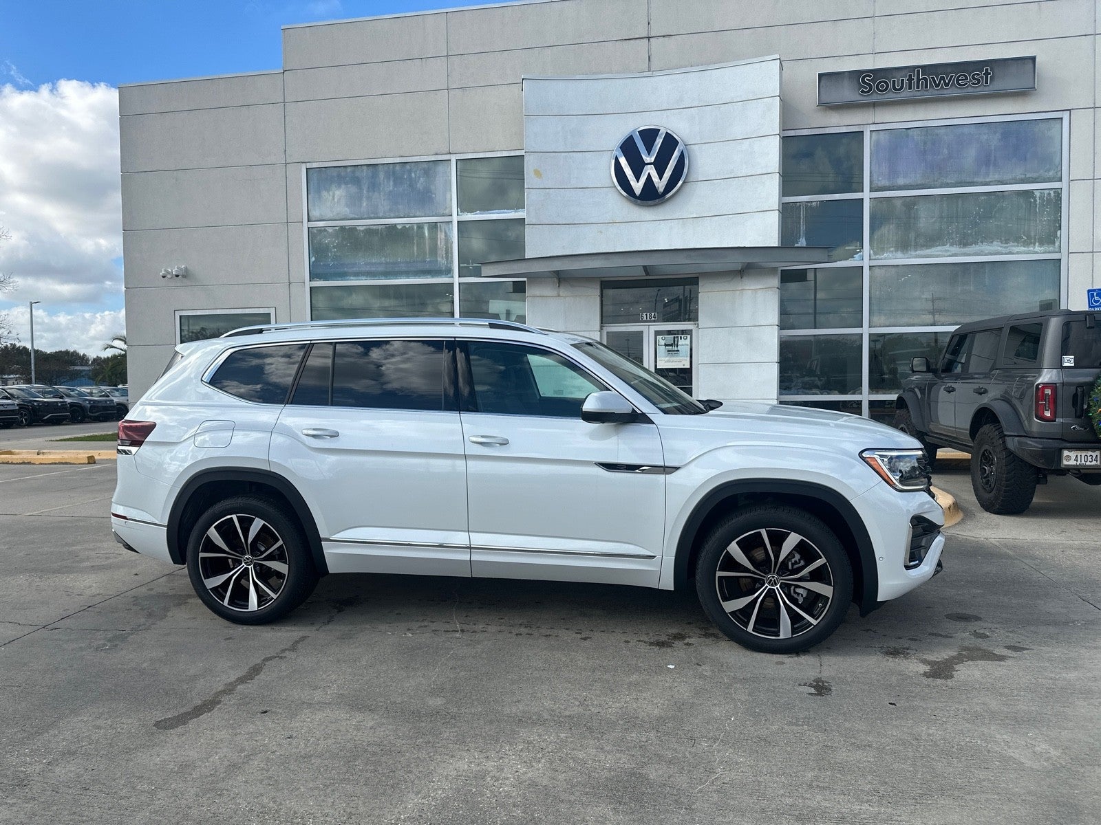 2026 Volkswagen Atlas 2.0T SEL Premium R-Line 4MOTION