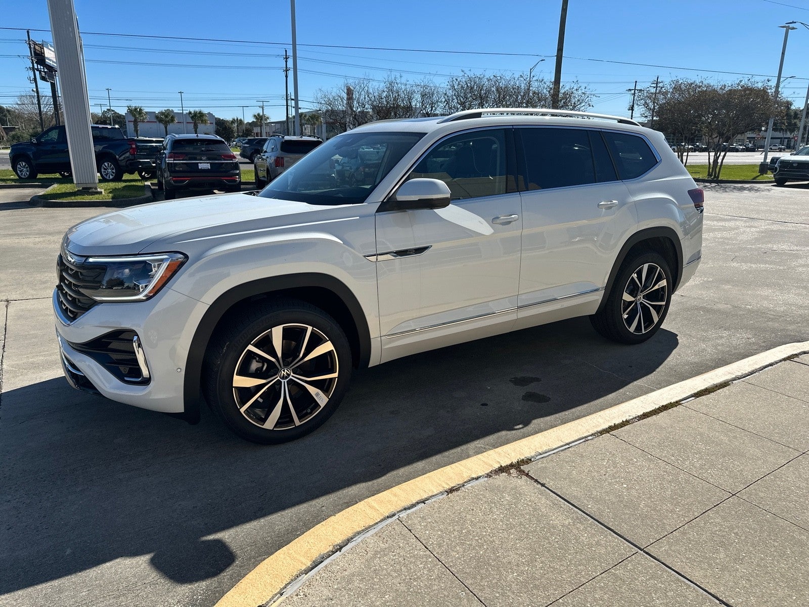 2026 Volkswagen Atlas 2.0T SEL Premium R-Line 4MOTION