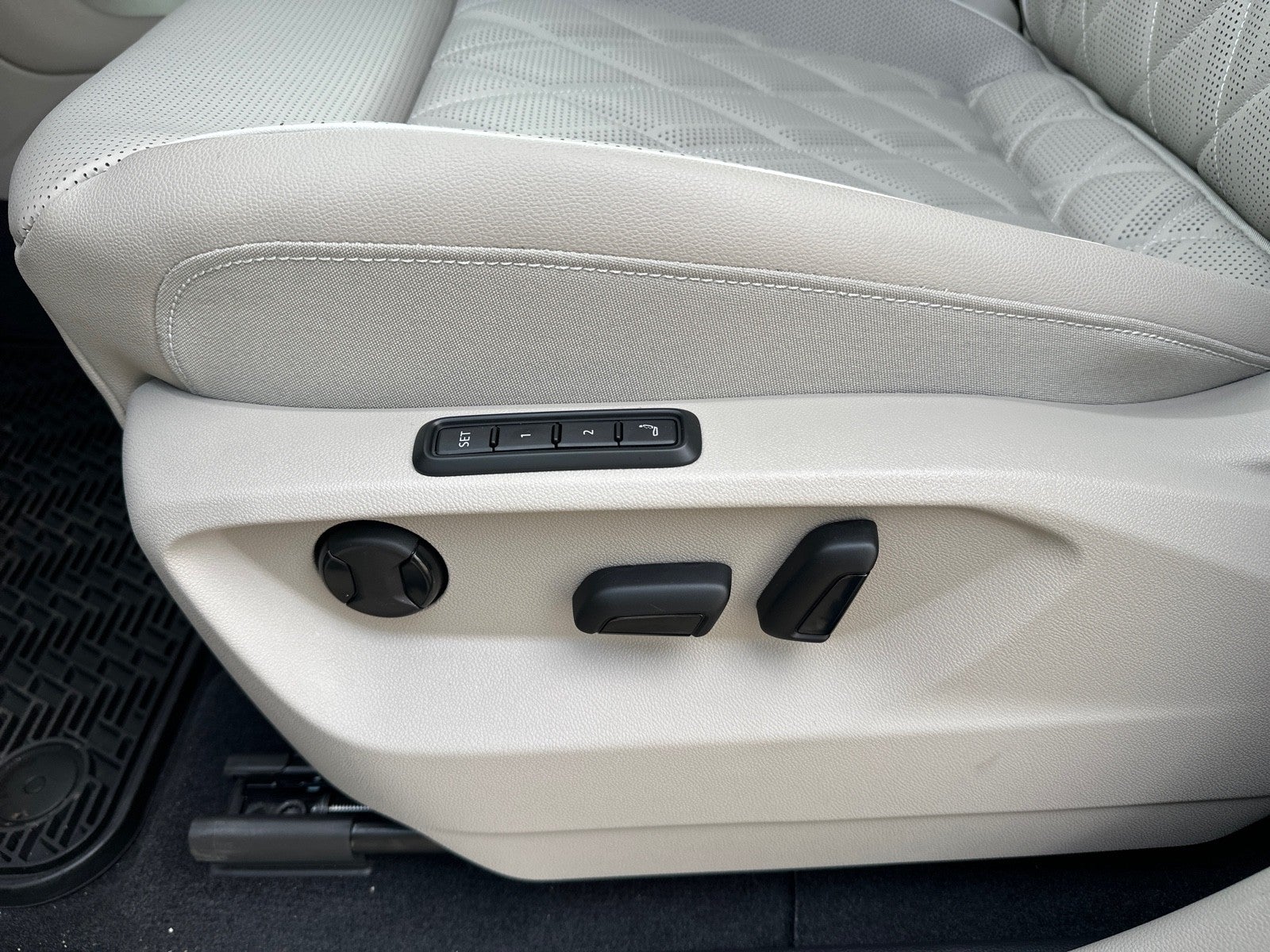 2026 Volkswagen Atlas 2.0T SEL Premium R-Line 4MOTION