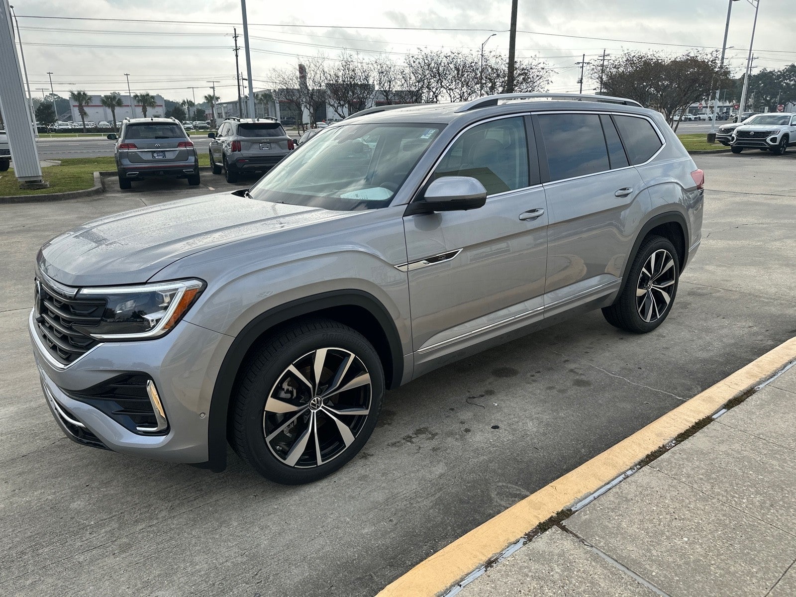 2026 Volkswagen Atlas 2.0T SEL Premium R-Line 4MOTION