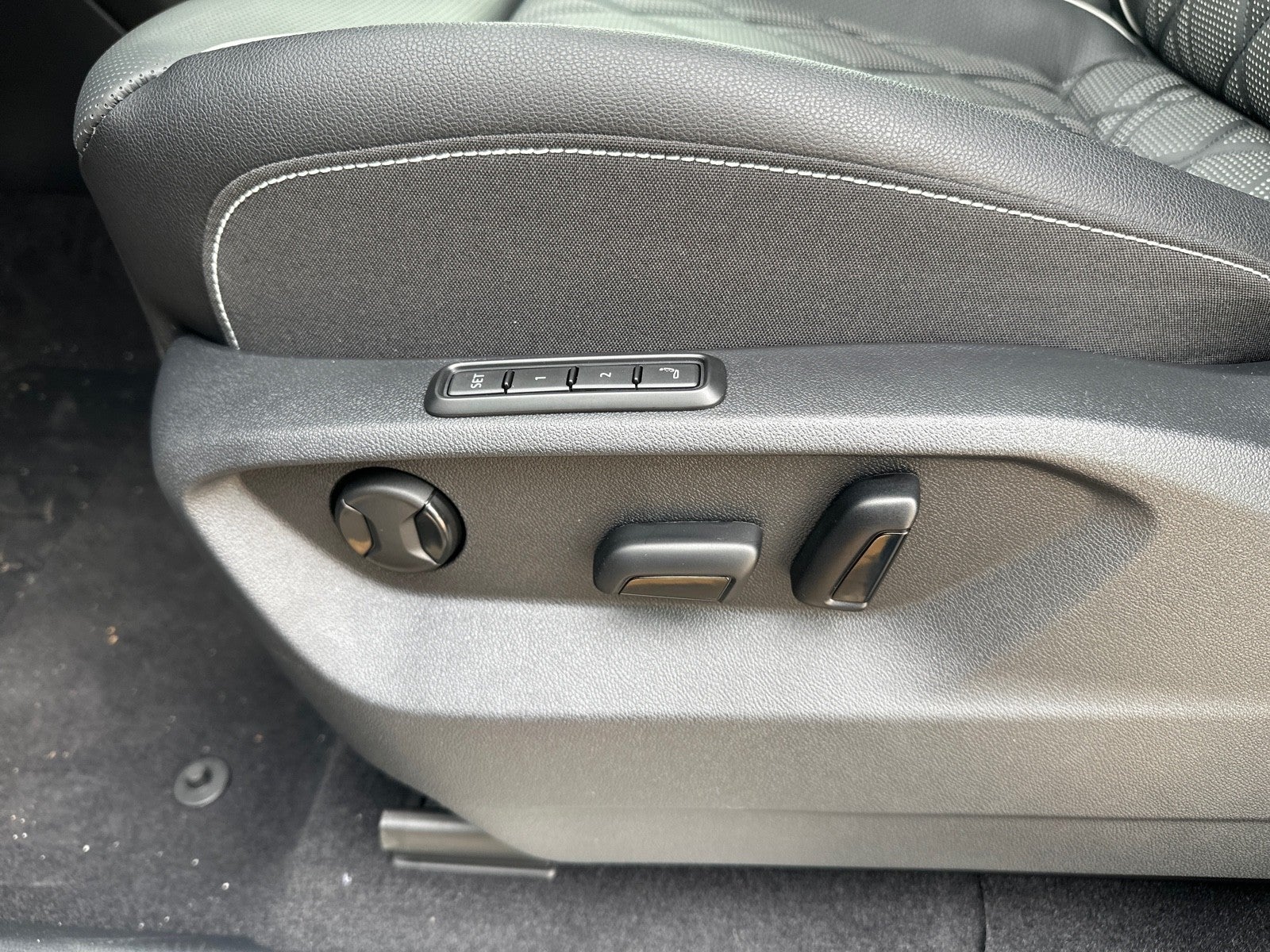 2026 Volkswagen Atlas 2.0T SEL Premium R-Line 4MOTION