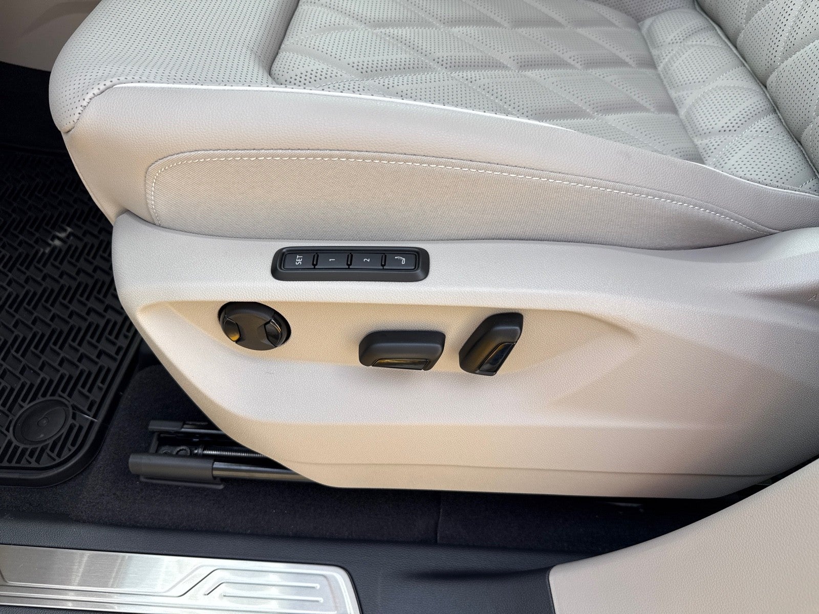 2026 Volkswagen Atlas 2.0T SEL Premium R-Line 4MOTION