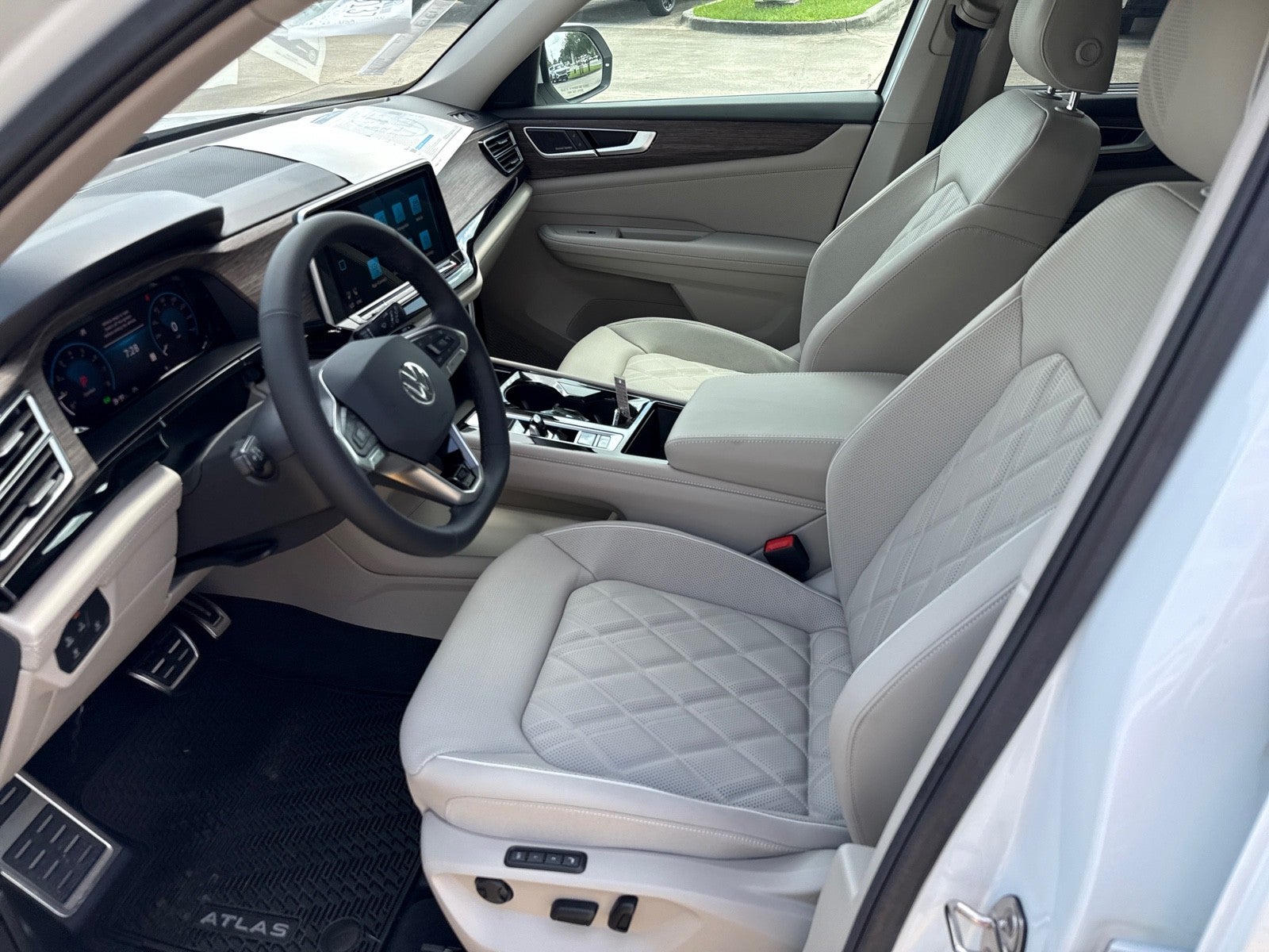 2026 Volkswagen Atlas 2.0T SEL Premium R-Line 4MOTION