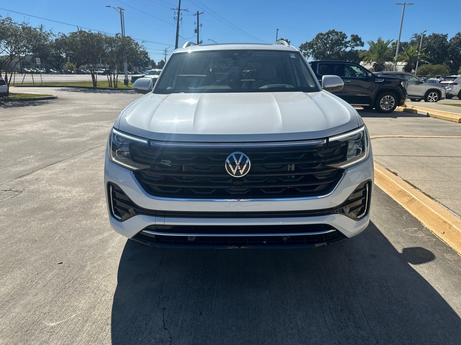 2026 Volkswagen Atlas 2.0T SEL Premium R-Line 4MOTION