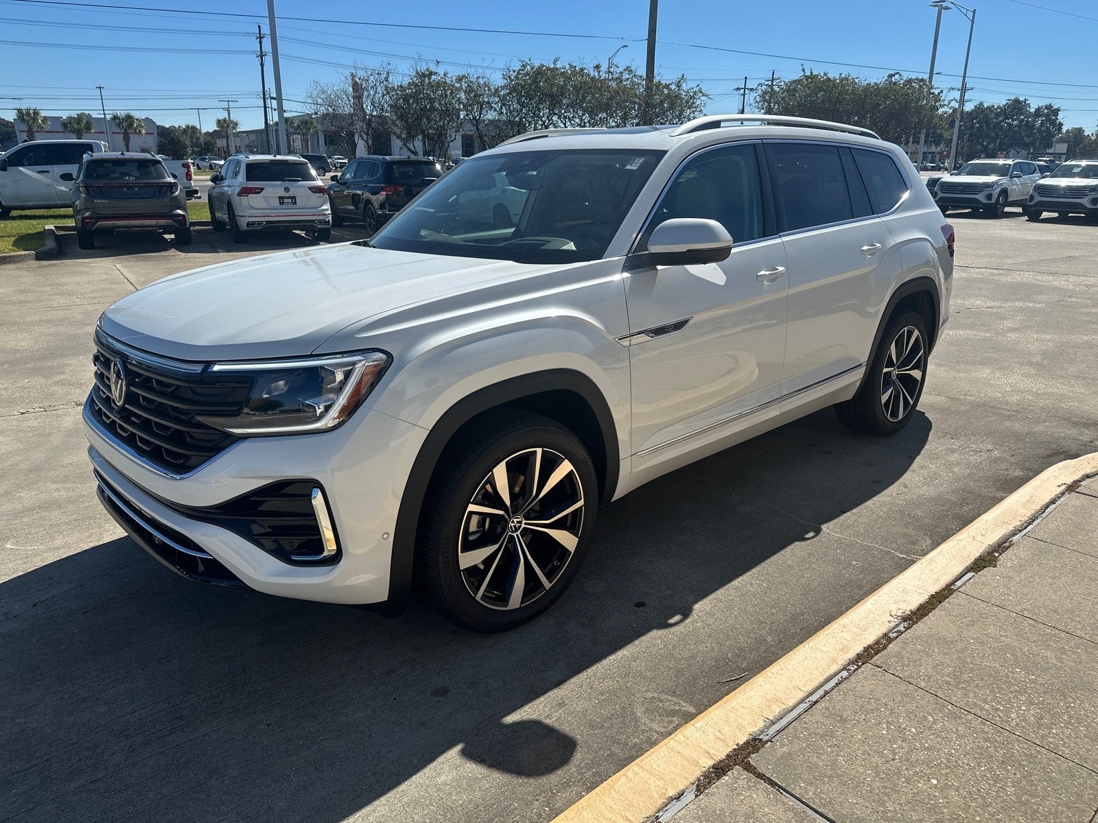 2026 Volkswagen Atlas 2.0T SEL Premium R-Line 4MOTION