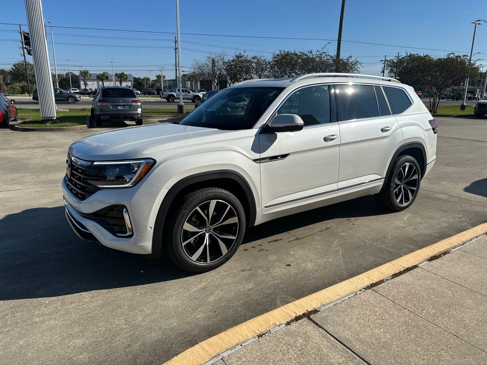 2026 Volkswagen Atlas 2.0T SEL Premium R-Line 4MOTION