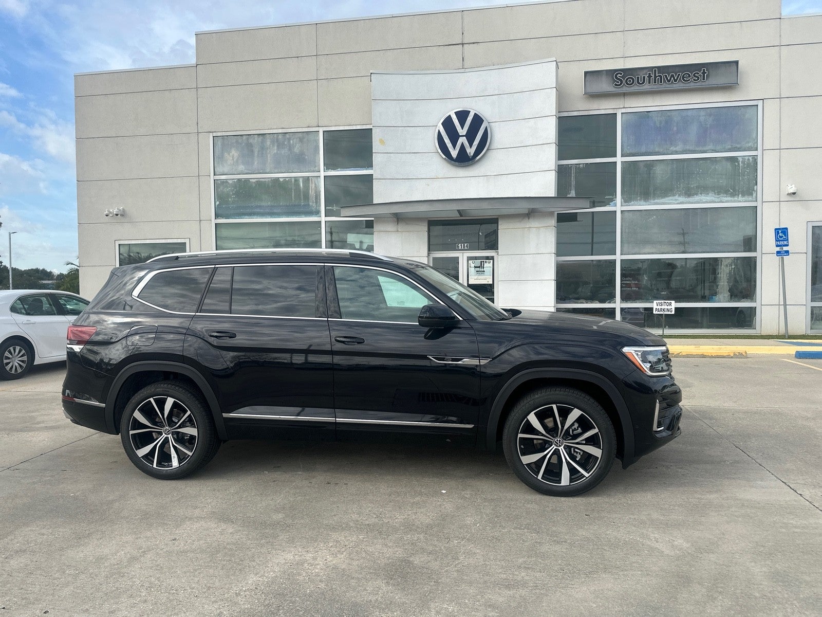 2026 Volkswagen Atlas 2.0T SEL Premium R-Line 4MOTION