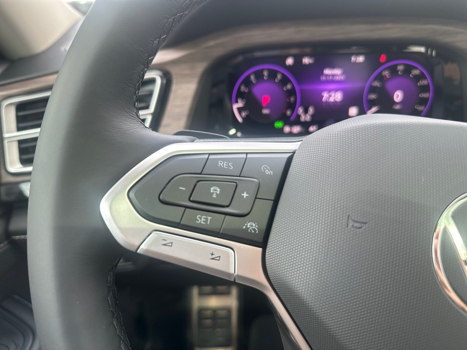 2026 Volkswagen Atlas 2.0T SEL Premium R-Line 4MOTION