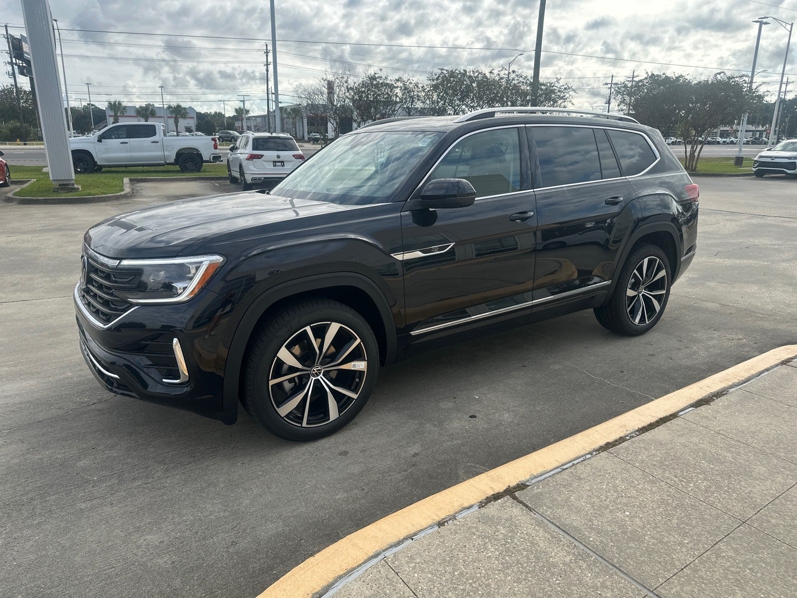 2026 Volkswagen Atlas 2.0T SEL Premium R-Line 4MOTION