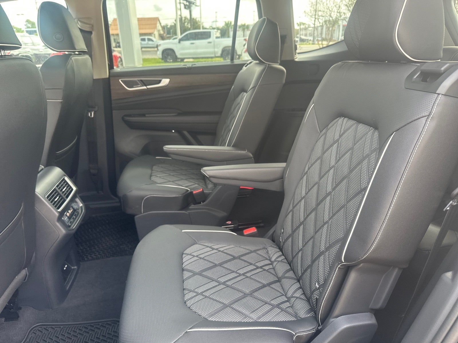 2026 Volkswagen Atlas 2.0T SEL Premium R-Line 4MOTION