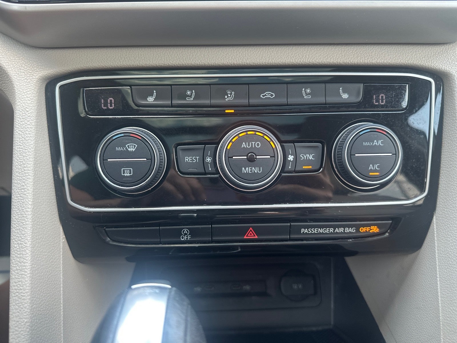 2021 Volkswagen Atlas 2021.5 3.6L V6 SEL Premium R-Line 4MOTION