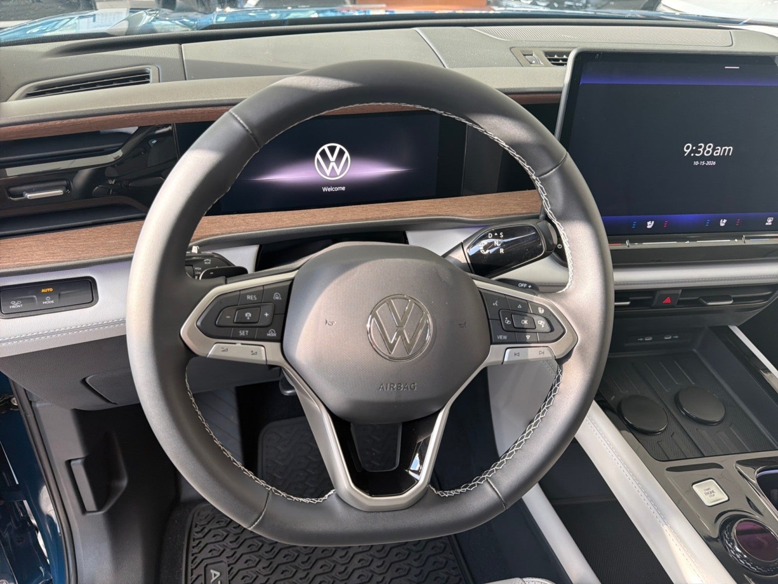 2027 Volkswagen Atlas SE w/Technology FWD