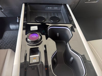 2027 Volkswagen Atlas SE w/Technology FWD