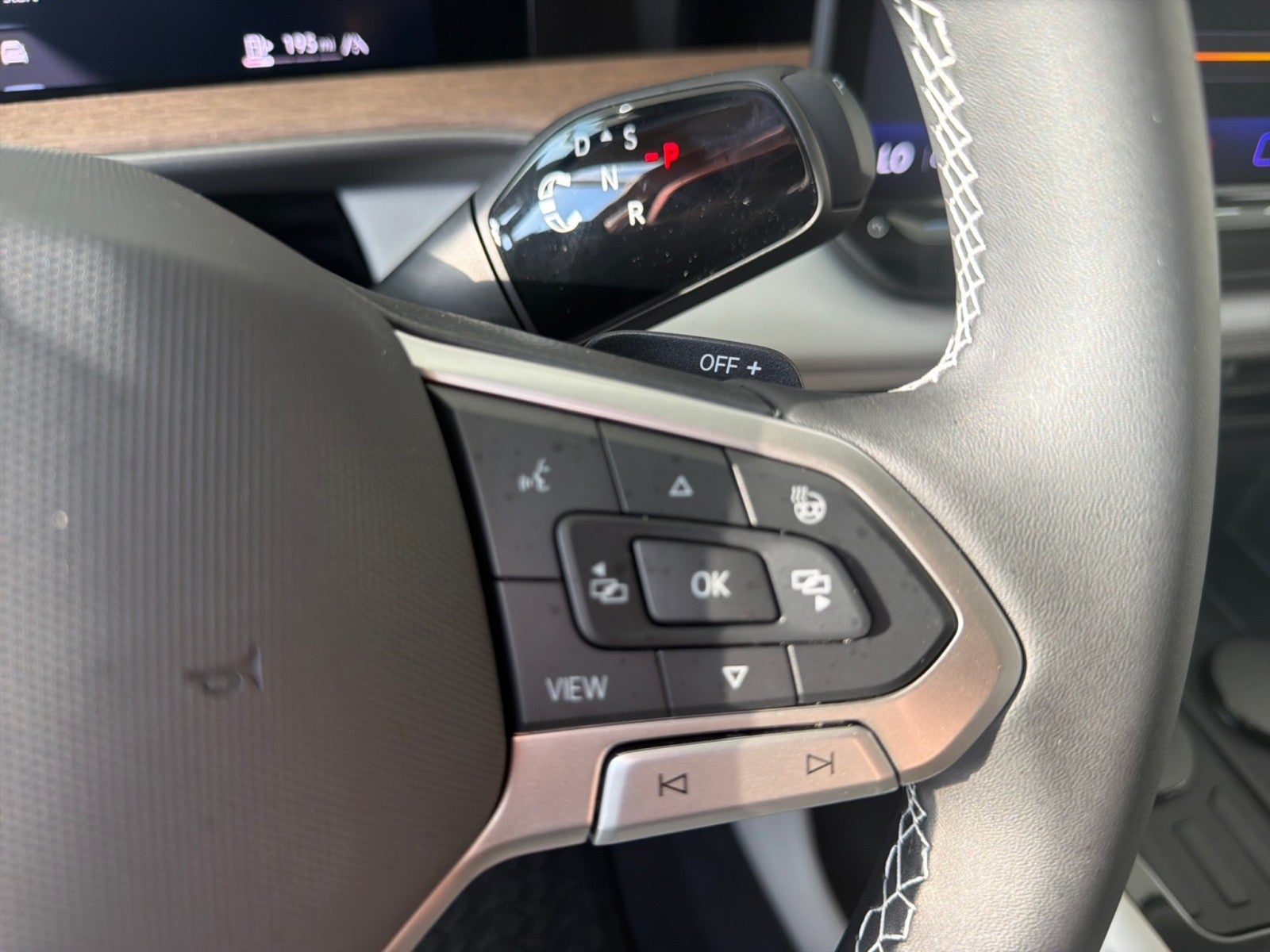 2027 Volkswagen Atlas SE w/Technology FWD