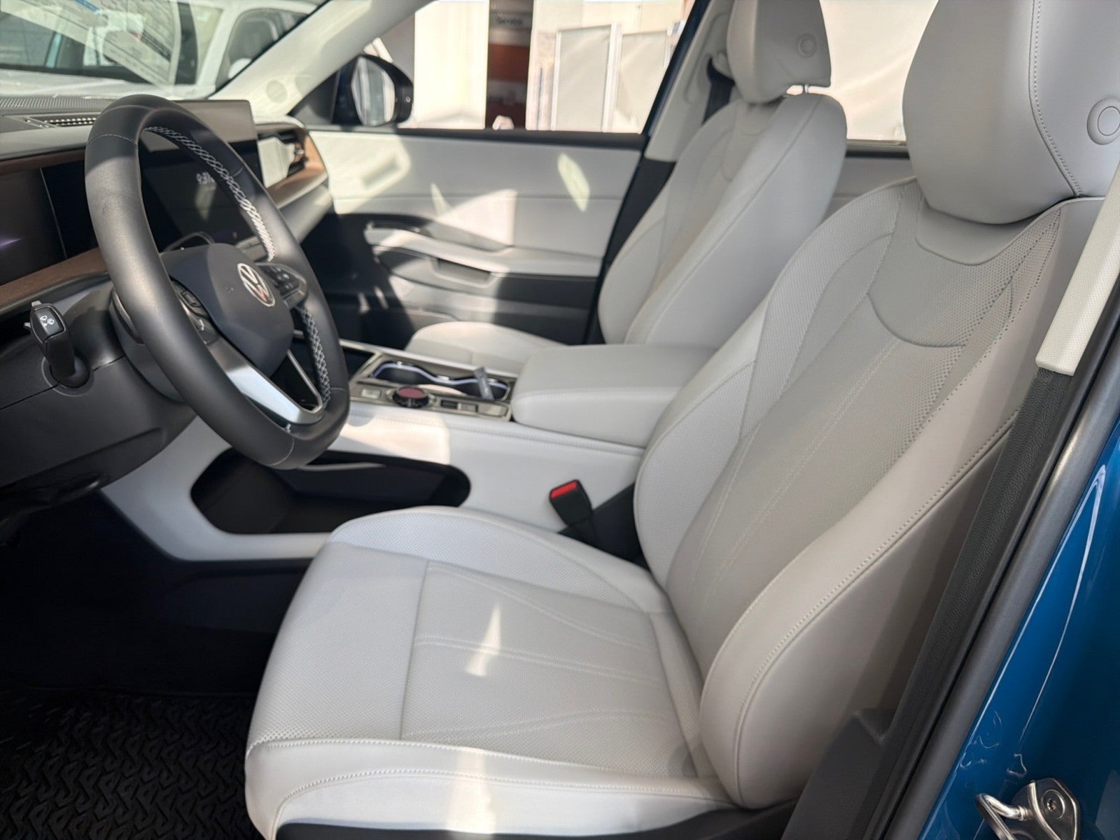2027 Volkswagen Atlas SE w/Technology FWD