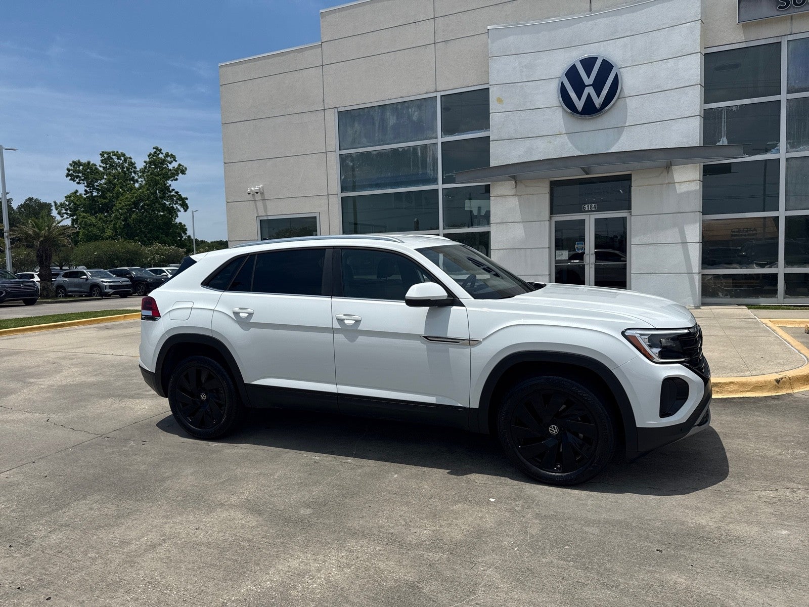 2025 Volkswagen Atlas Cross Sport 2.0T SE w/Tech 4MOTION's photo