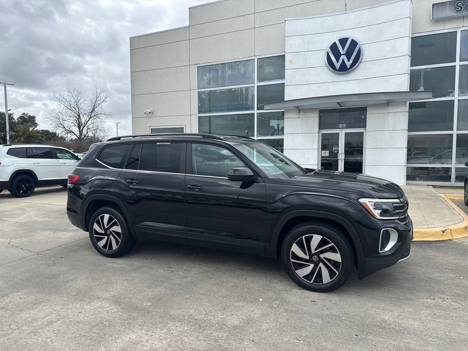 2024 Volkswagen Atlas 2.0T SE w/Technology 4MOTION