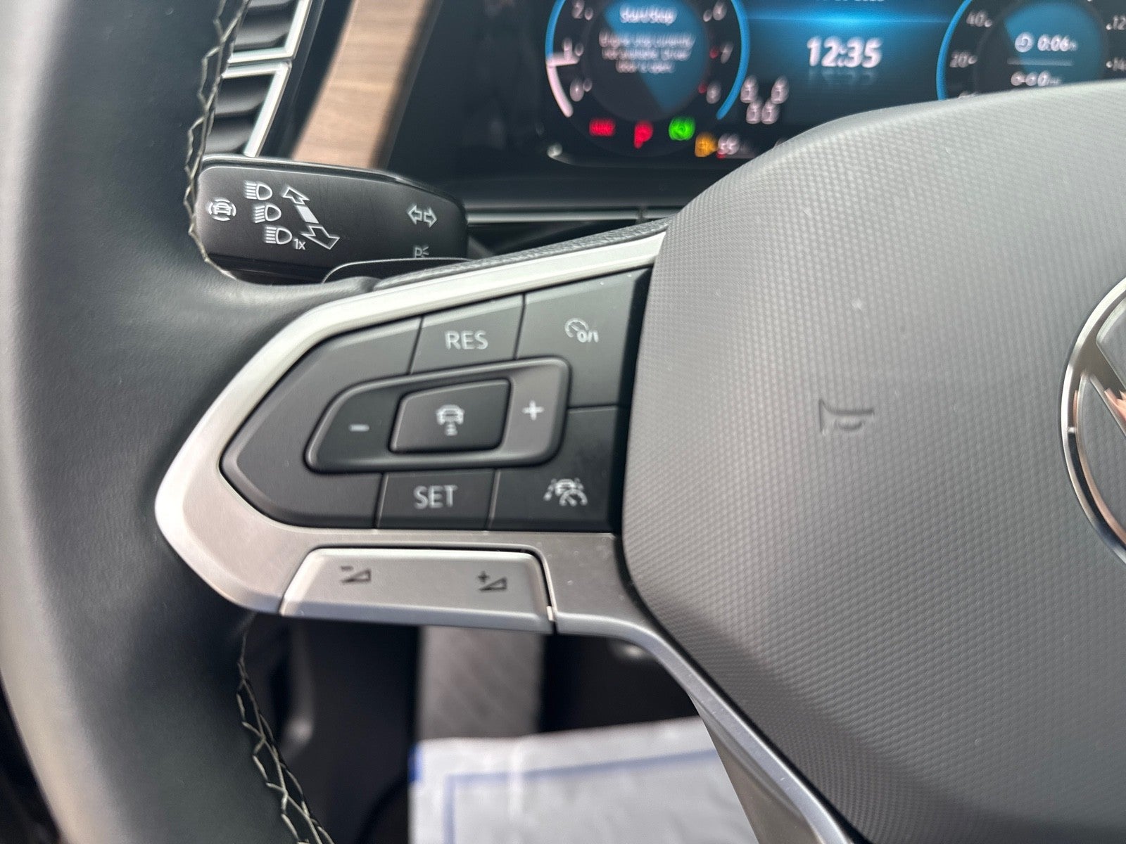 2024 Volkswagen Atlas 2.0T SE w/Technology 4MOTION