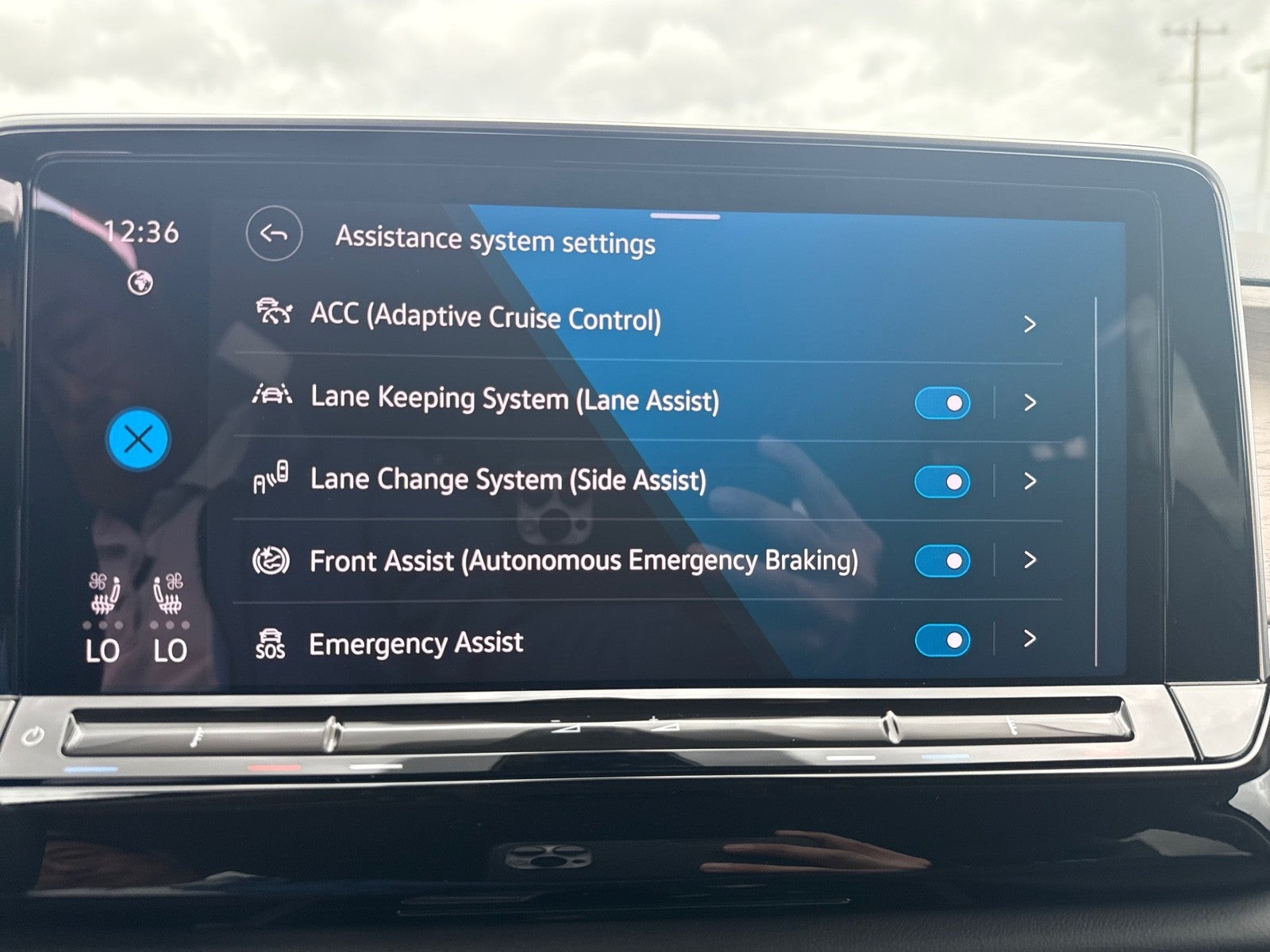 2024 Volkswagen Atlas 2.0T SE w/Technology 4MOTION