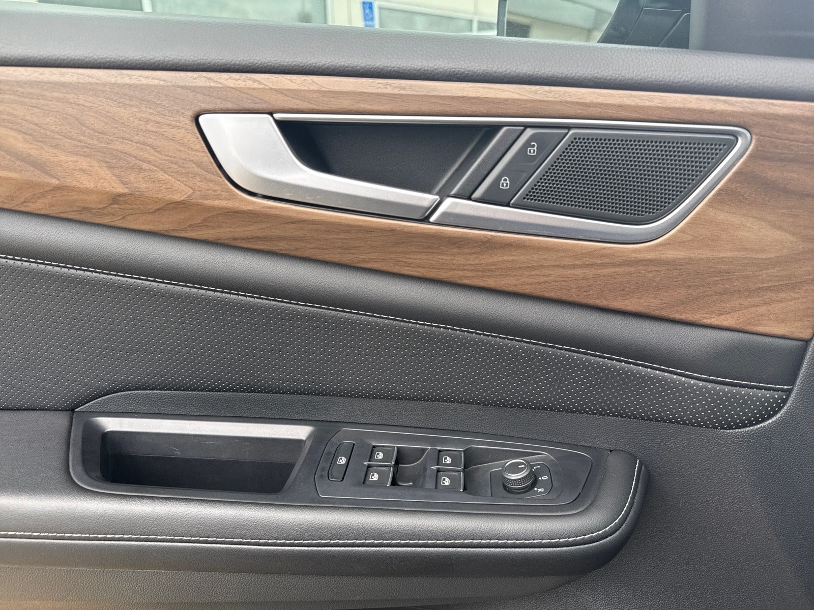 2024 Volkswagen Atlas 2.0T SE w/Technology 4MOTION