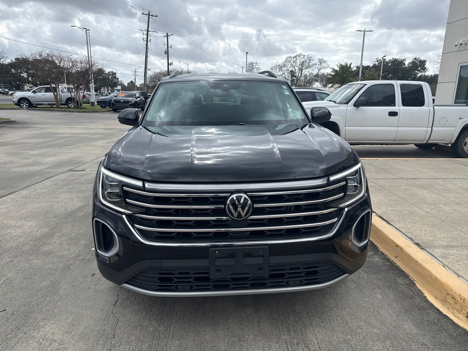 2024 Volkswagen Atlas 2.0T SE w/Technology 4MOTION