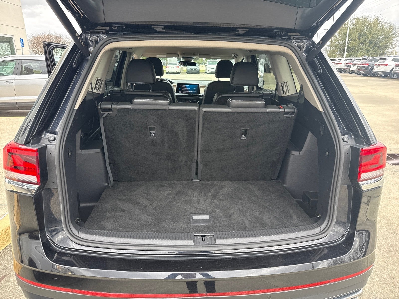 2024 Volkswagen Atlas 2.0T SE w/Technology 4MOTION