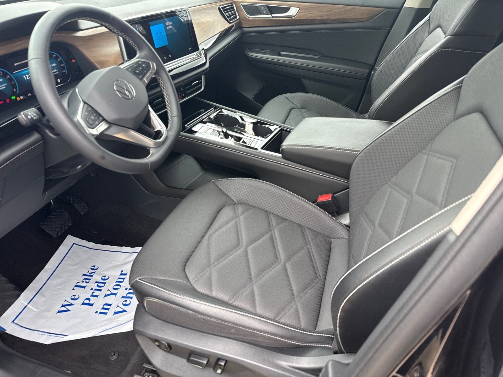 2024 Volkswagen Atlas 2.0T SE w/Technology 4MOTION