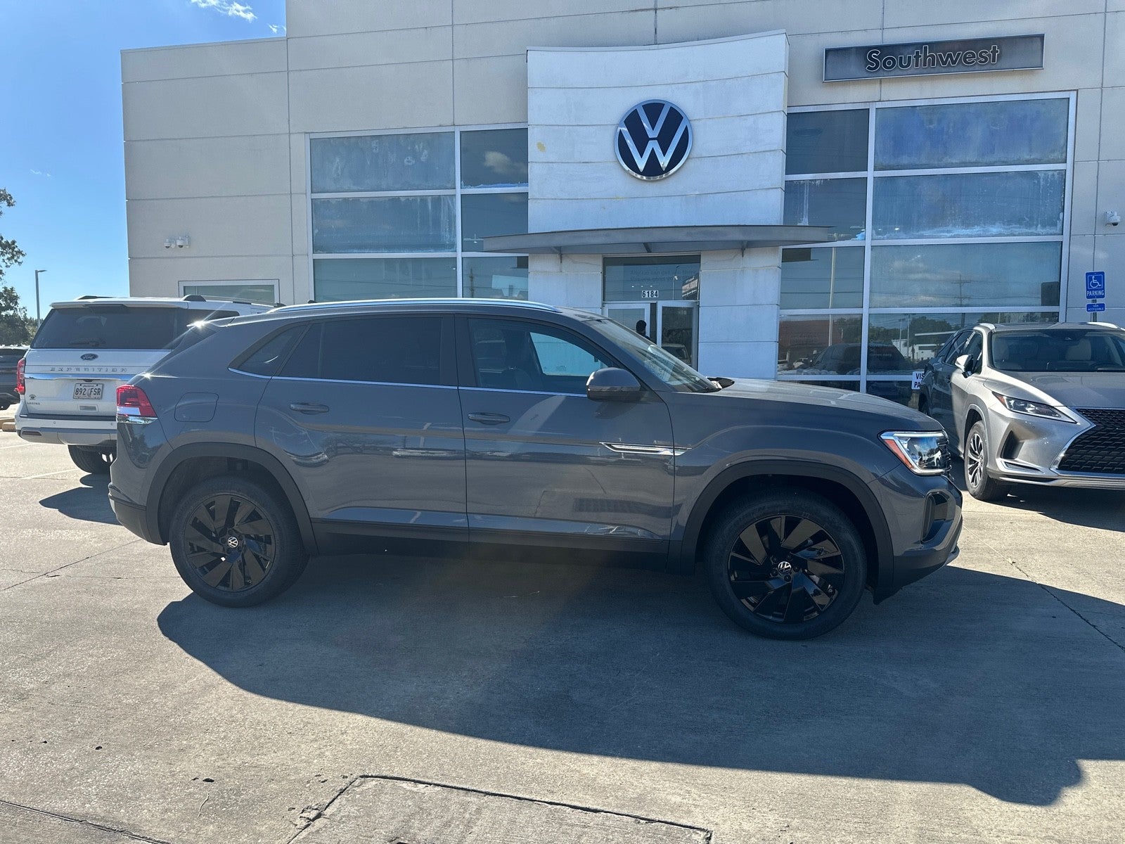 2026 Volkswagen Atlas Cross Sport 2.0T SE w/Technology FWD