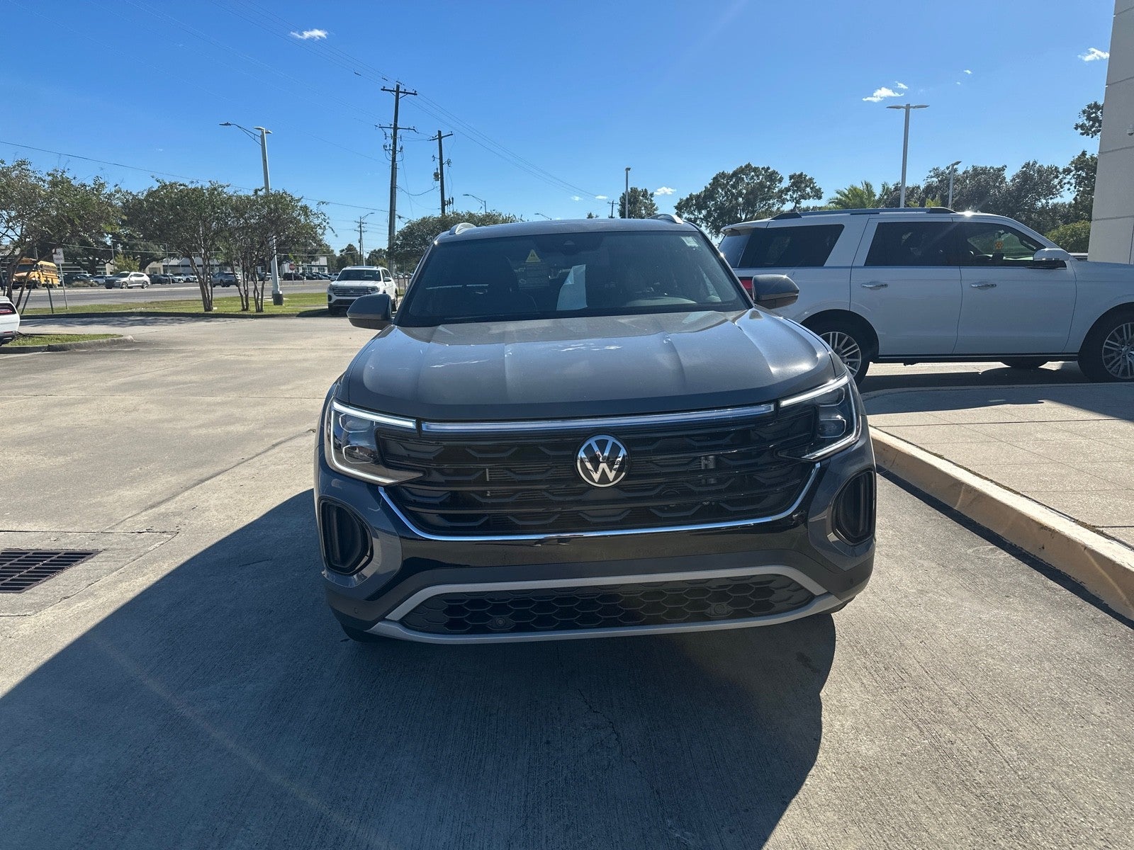 2026 Volkswagen Atlas Cross Sport 2.0T SE w/Technology FWD