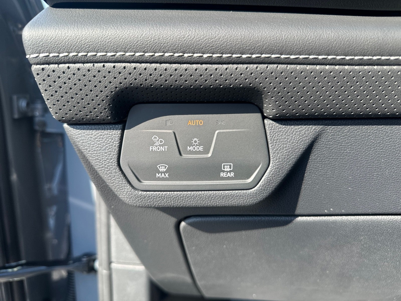 2026 Volkswagen Atlas Cross Sport 2.0T SE w/Technology FWD