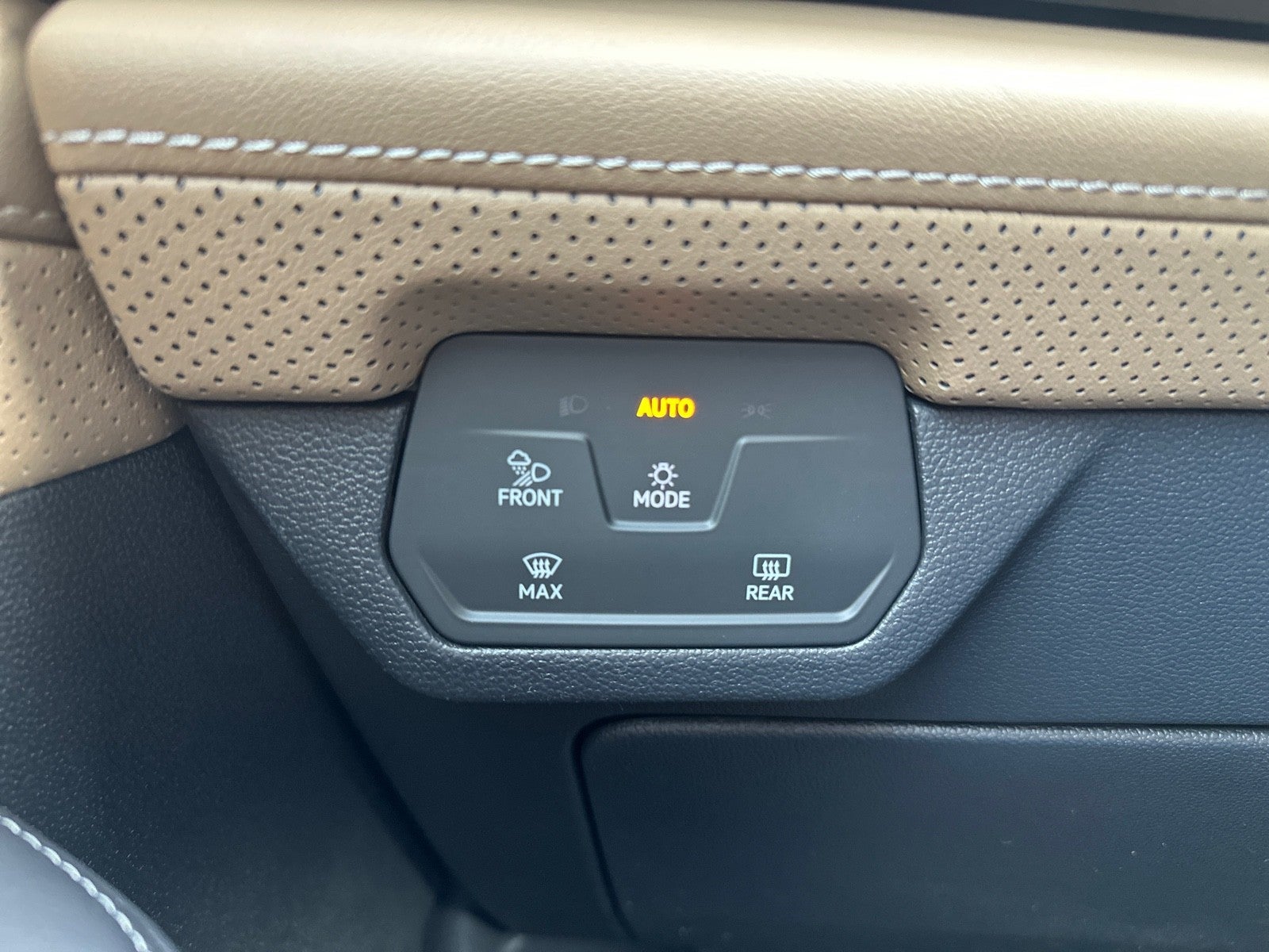 2026 Volkswagen Atlas Cross Sport 2.0T SE w/Technology FWD