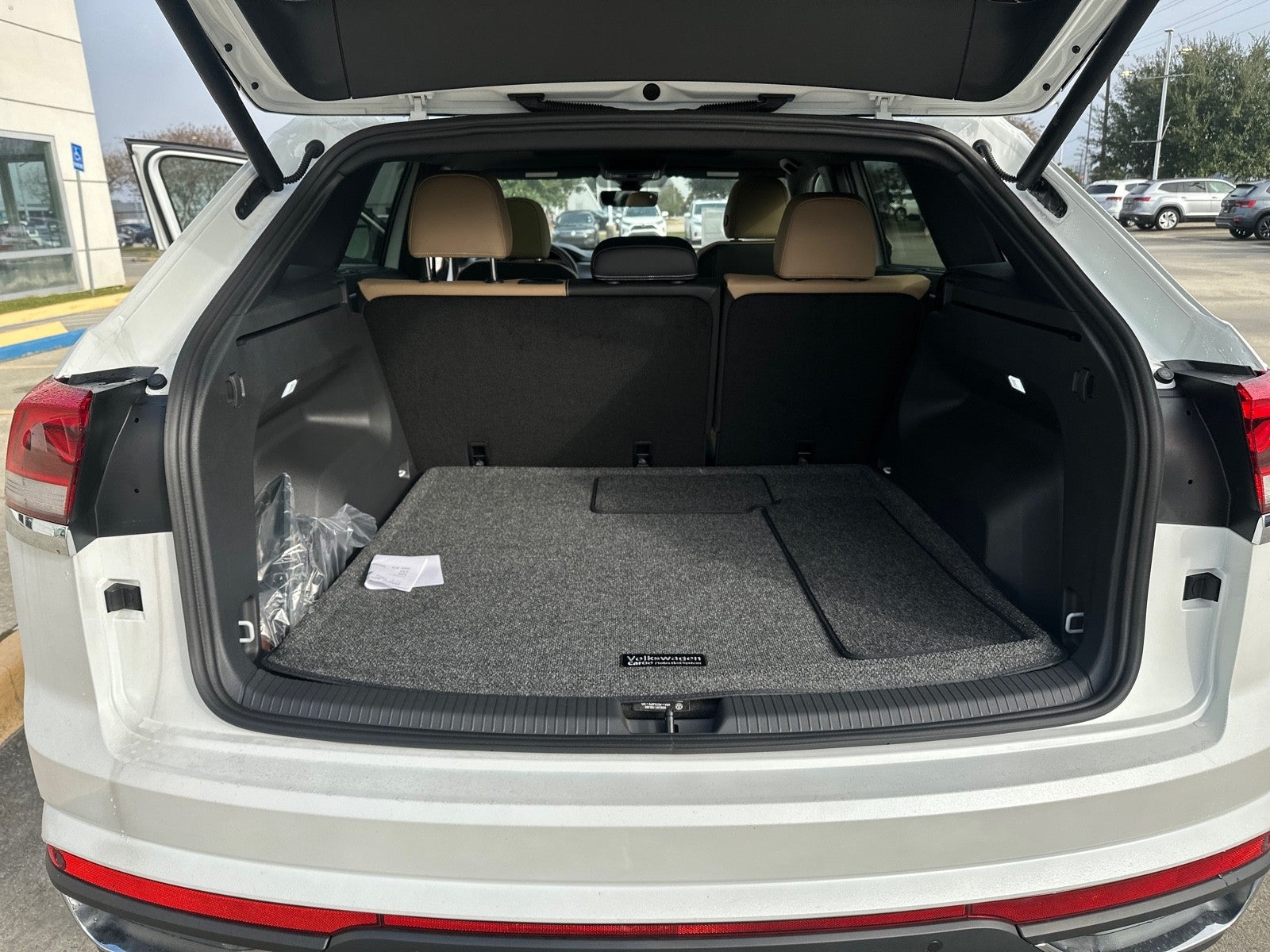 2026 Volkswagen Atlas Cross Sport 2.0T SE w/Technology FWD