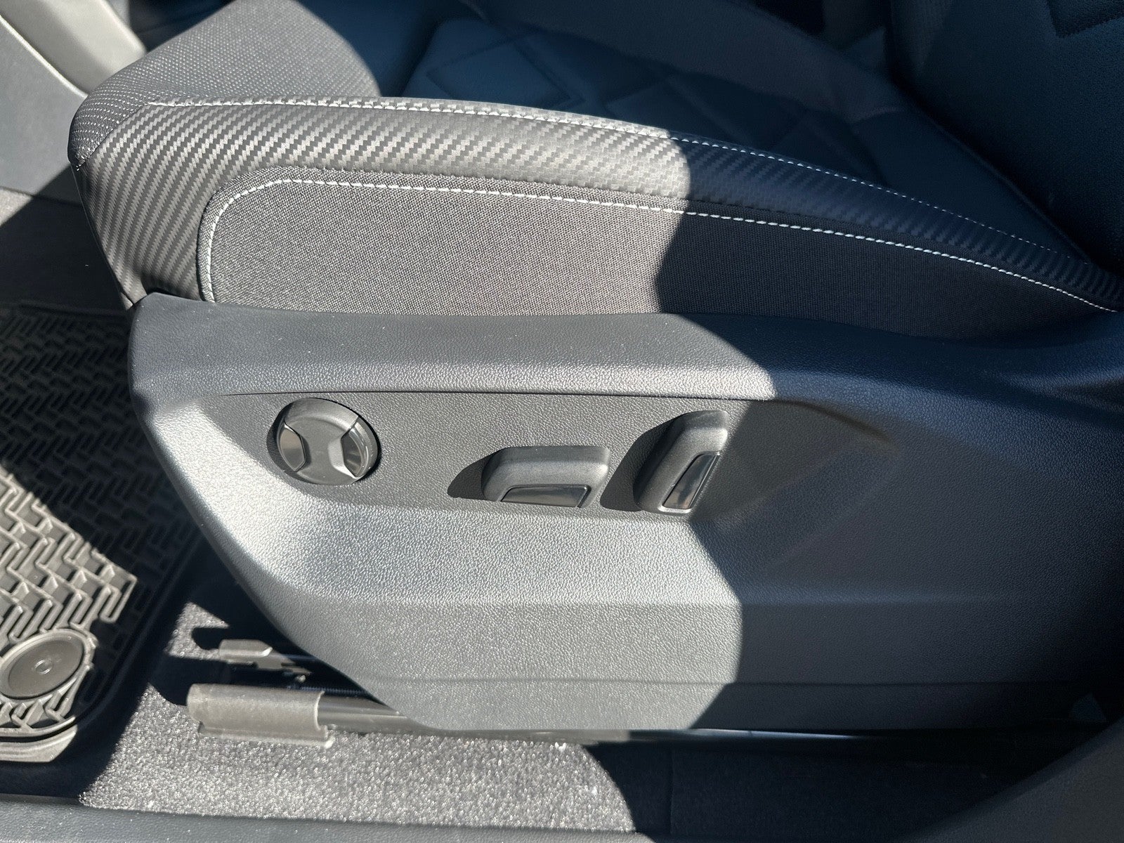 2026 Volkswagen Atlas Cross Sport 2.0T SE w/Technology FWD