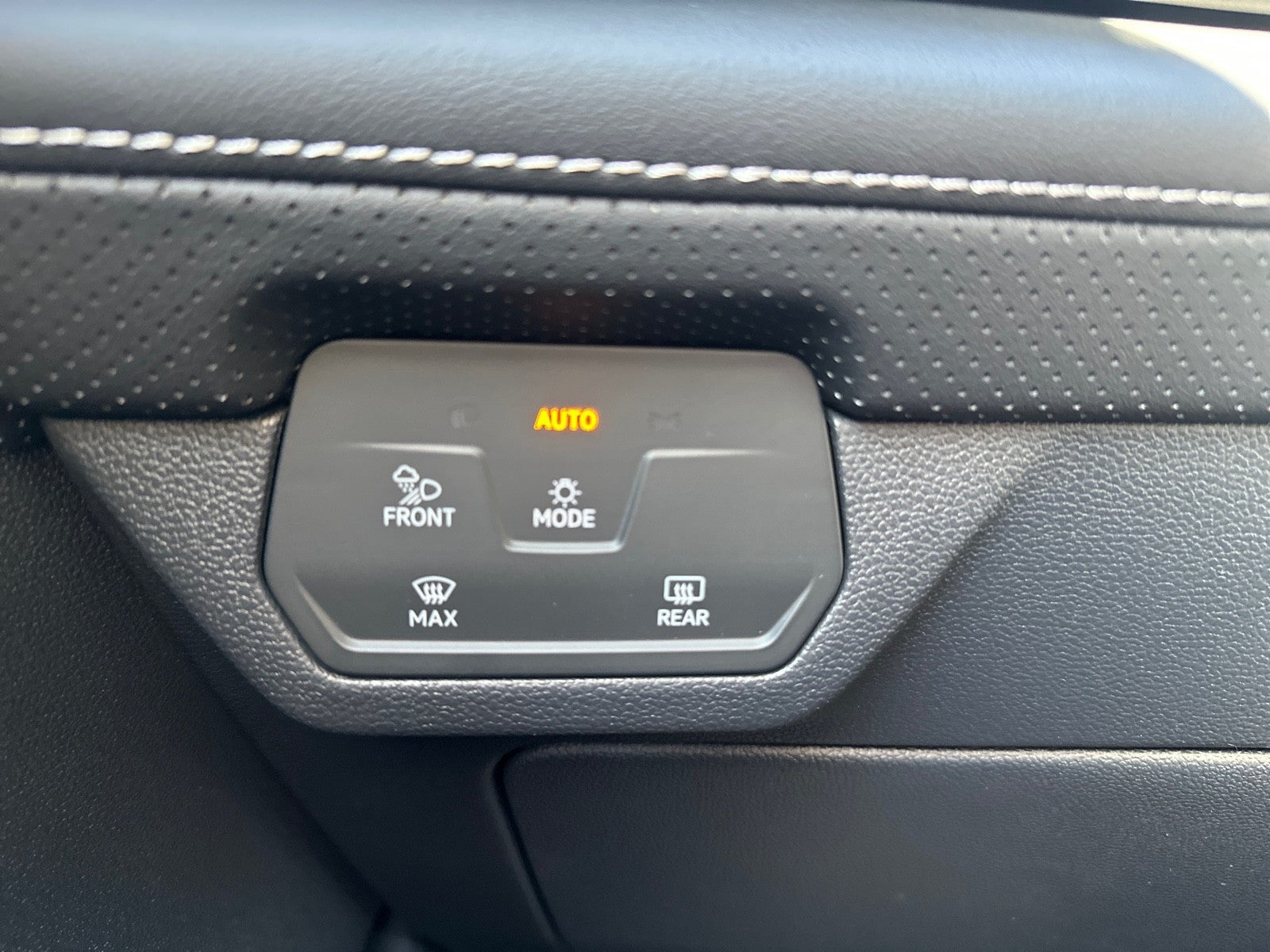 2026 Volkswagen Atlas Cross Sport 2.0T SE w/Technology FWD