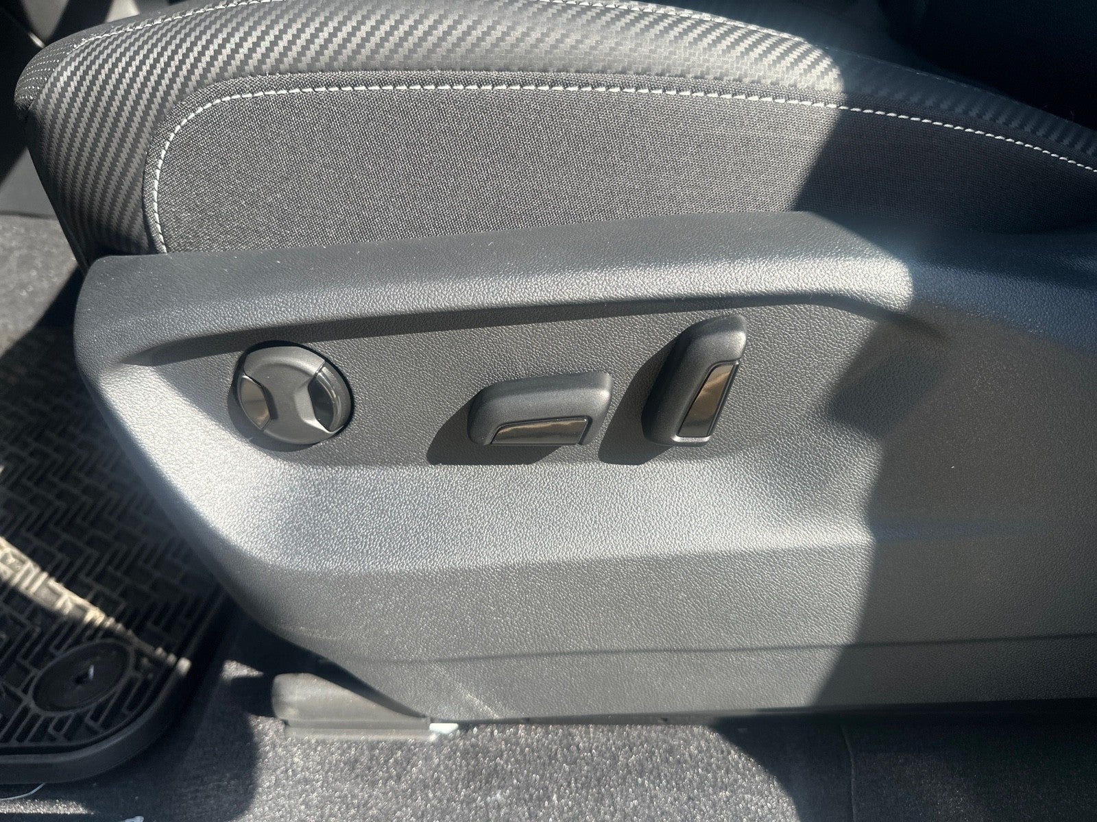 2026 Volkswagen Atlas Cross Sport 2.0T SE w/Technology FWD