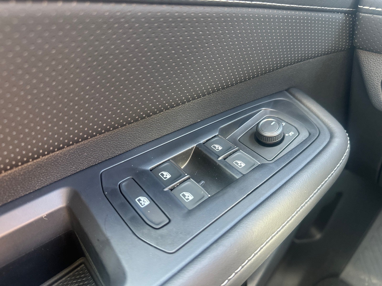 2026 Volkswagen Atlas Cross Sport 2.0T SE w/Technology FWD