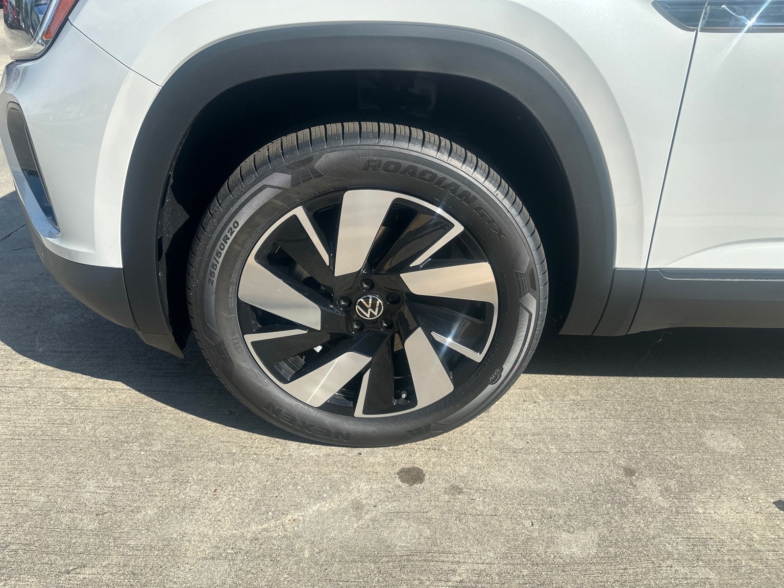 2026 Volkswagen Atlas Cross Sport 2.0T SE w/Technology FWD