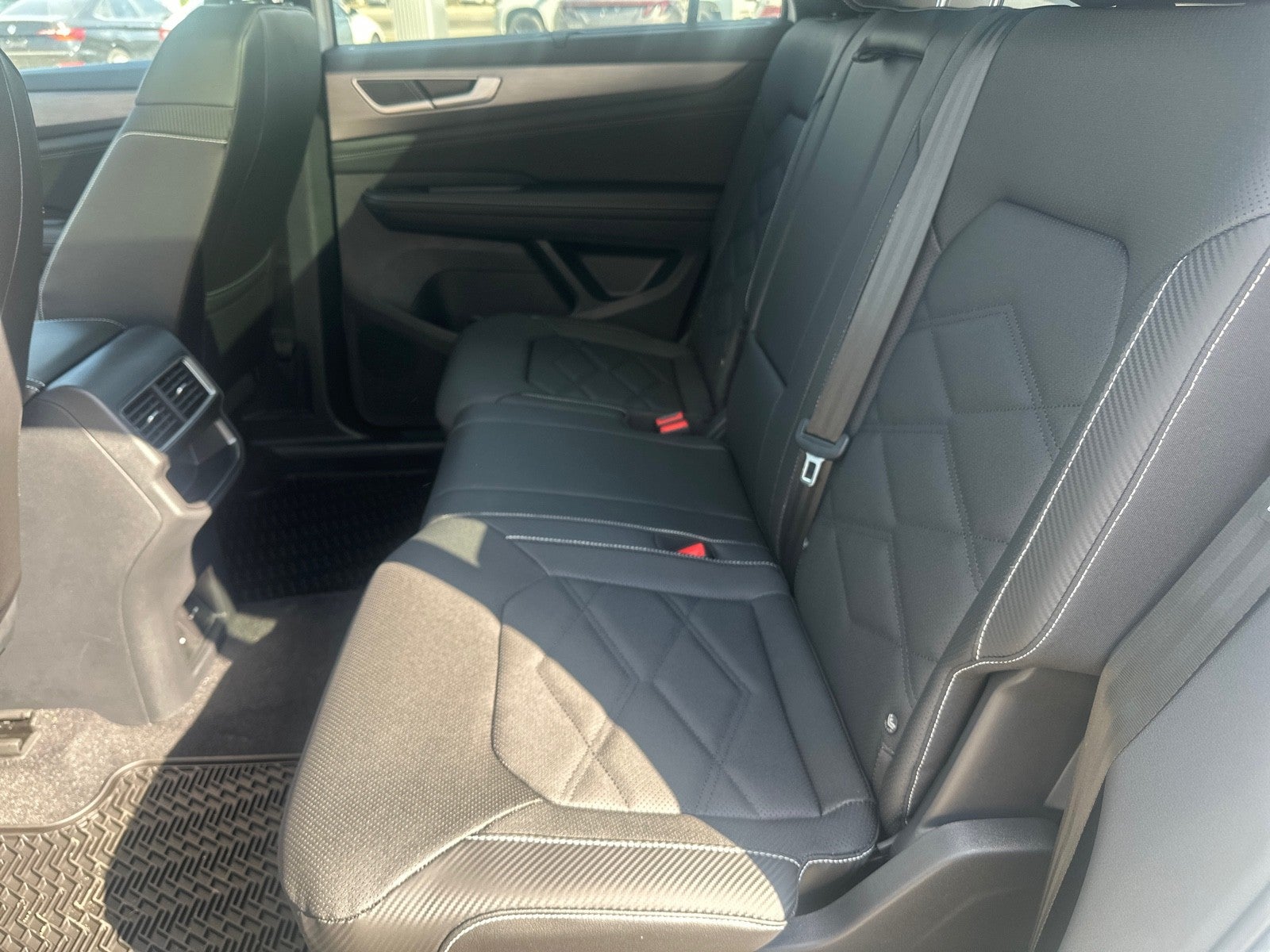 2026 Volkswagen Atlas Cross Sport 2.0T SE w/Technology FWD