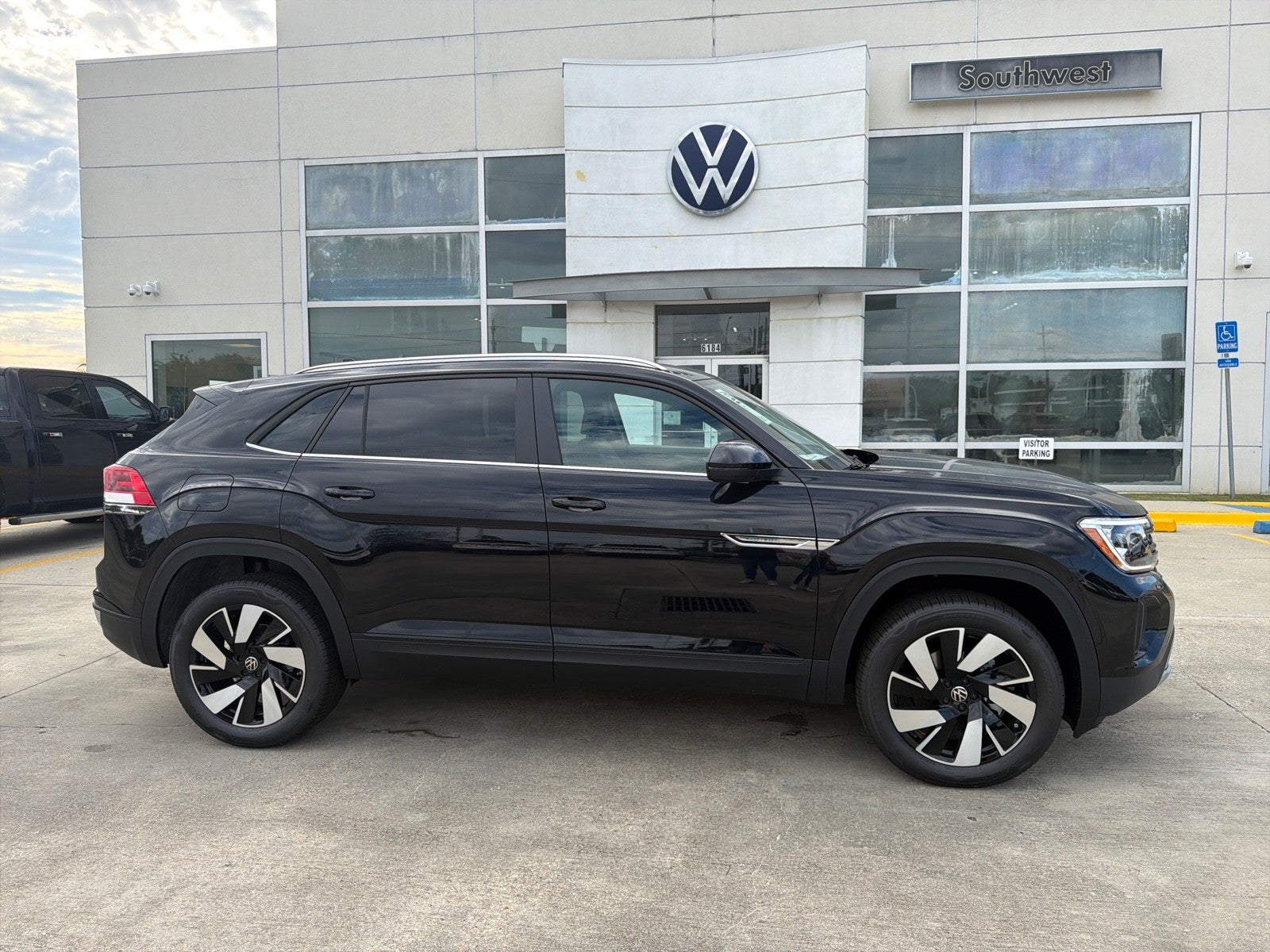 2026 Volkswagen Atlas Cross Sport 2.0T SE w/Technology FWD