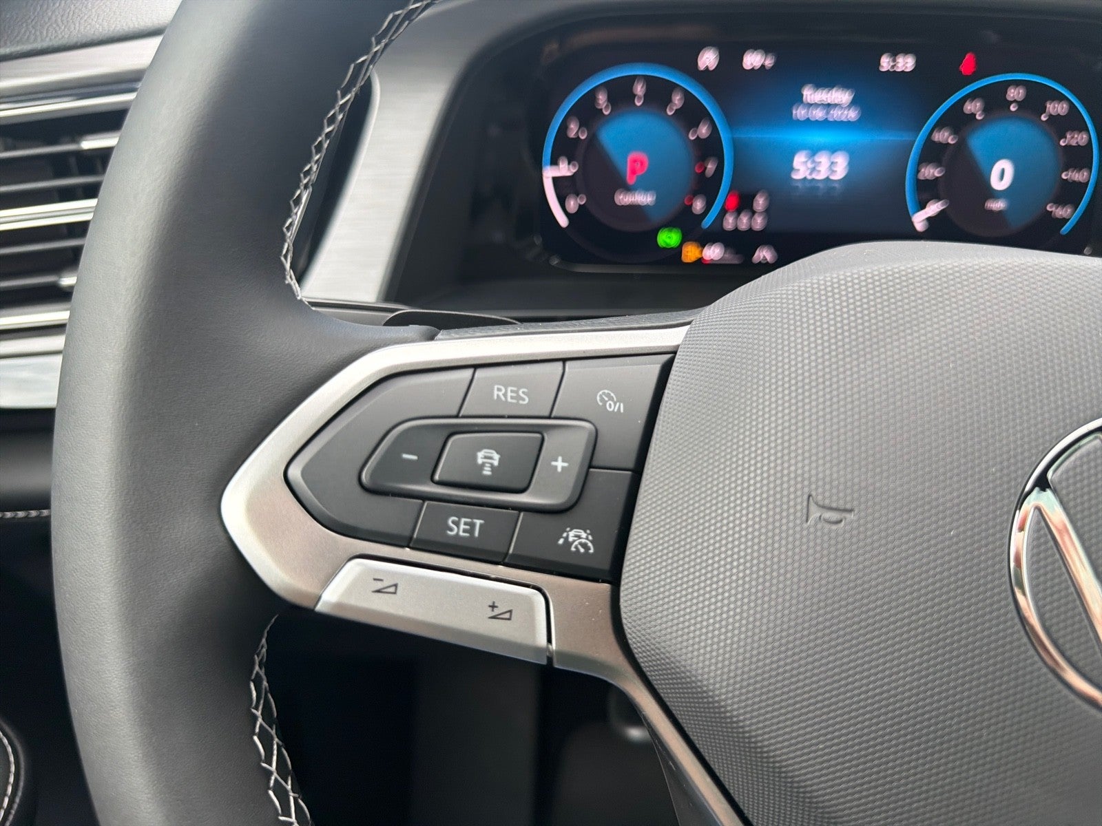 2026 Volkswagen Atlas Cross Sport 2.0T SE w/Technology FWD