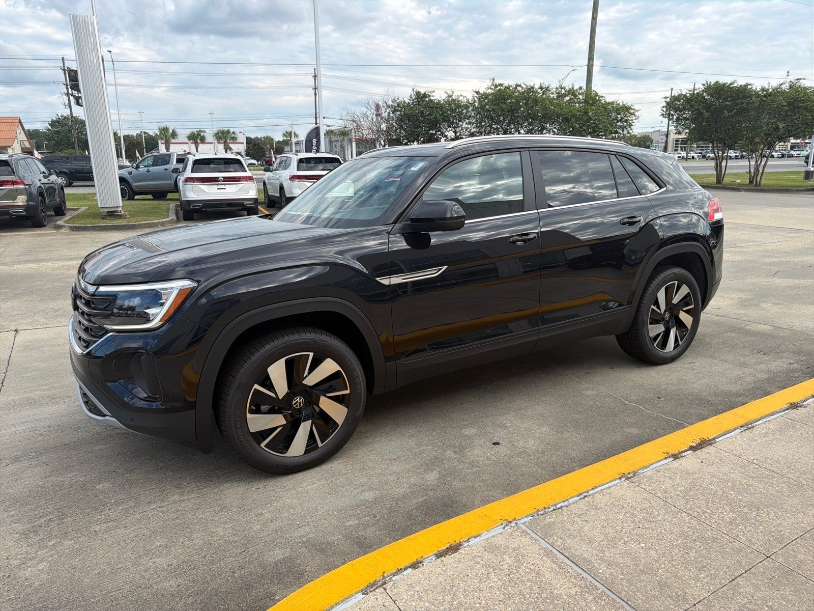 2026 Volkswagen Atlas Cross Sport 2.0T SE w/Technology FWD