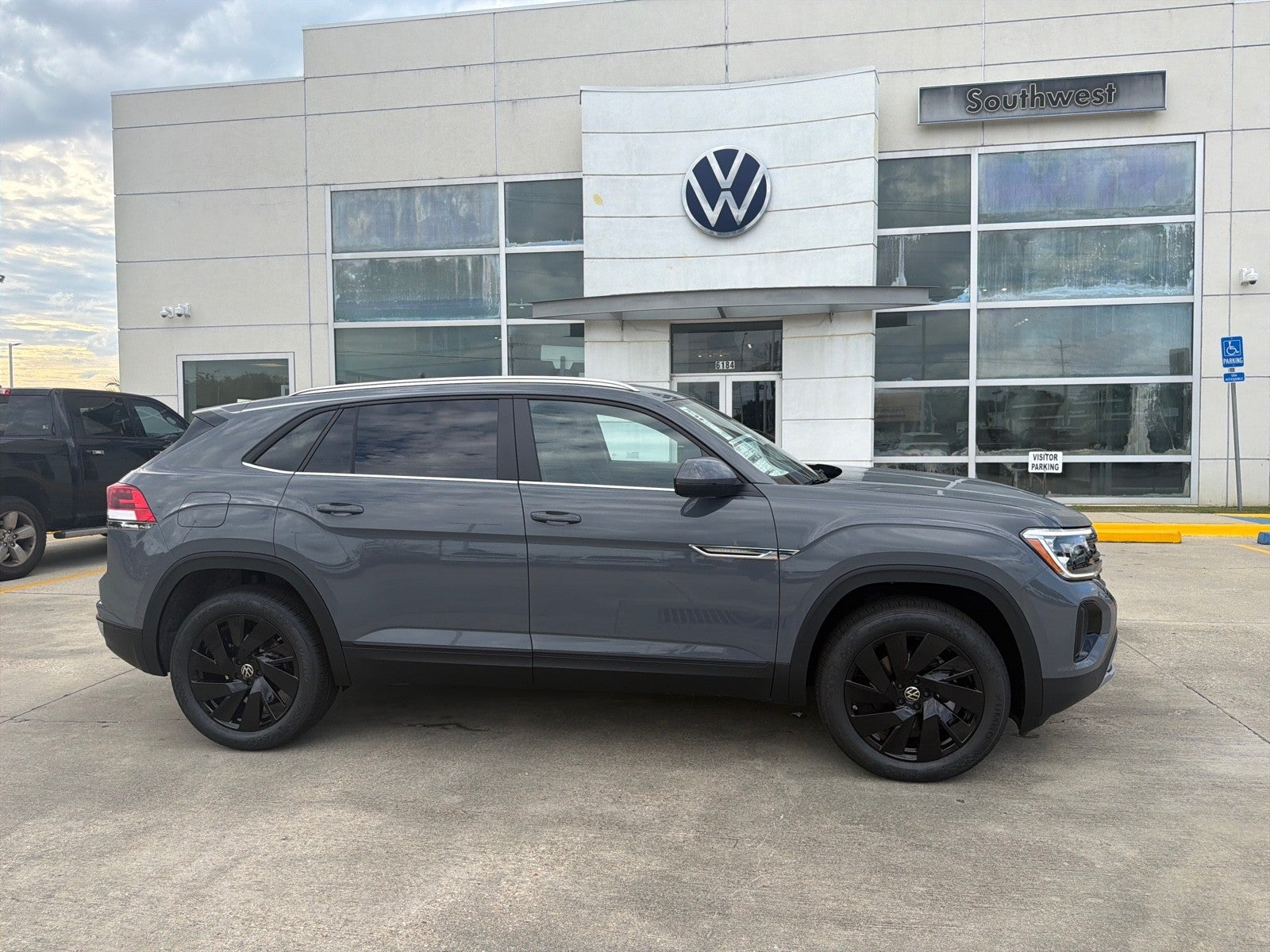 2026 Volkswagen Atlas Cross Sport 2.0T SE w/Technology FWD
